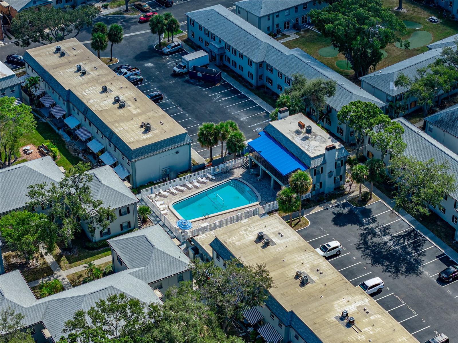 LES CHATEAUX CONDO - Residential