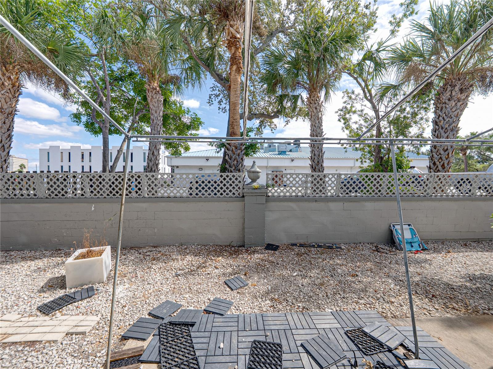 LES CHATEAUX CONDO - Residential