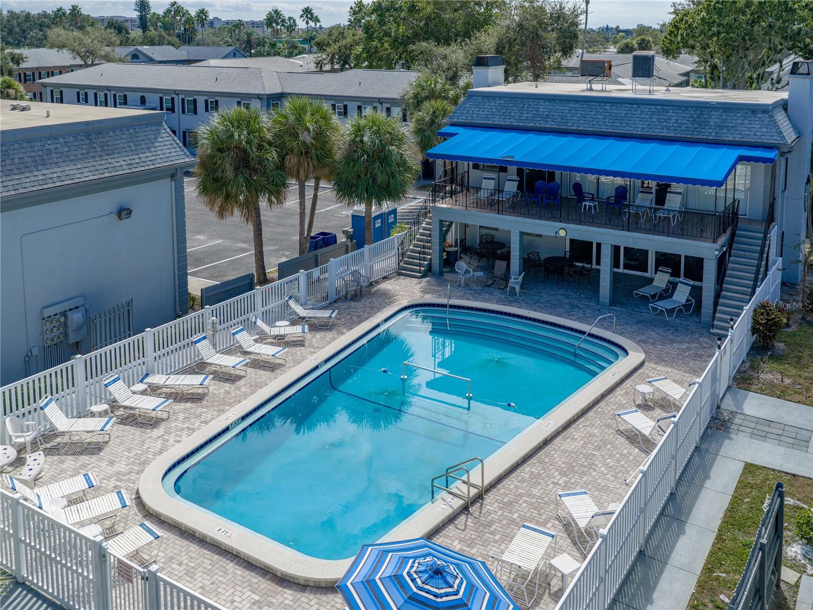 LES CHATEAUX CONDO - Residential