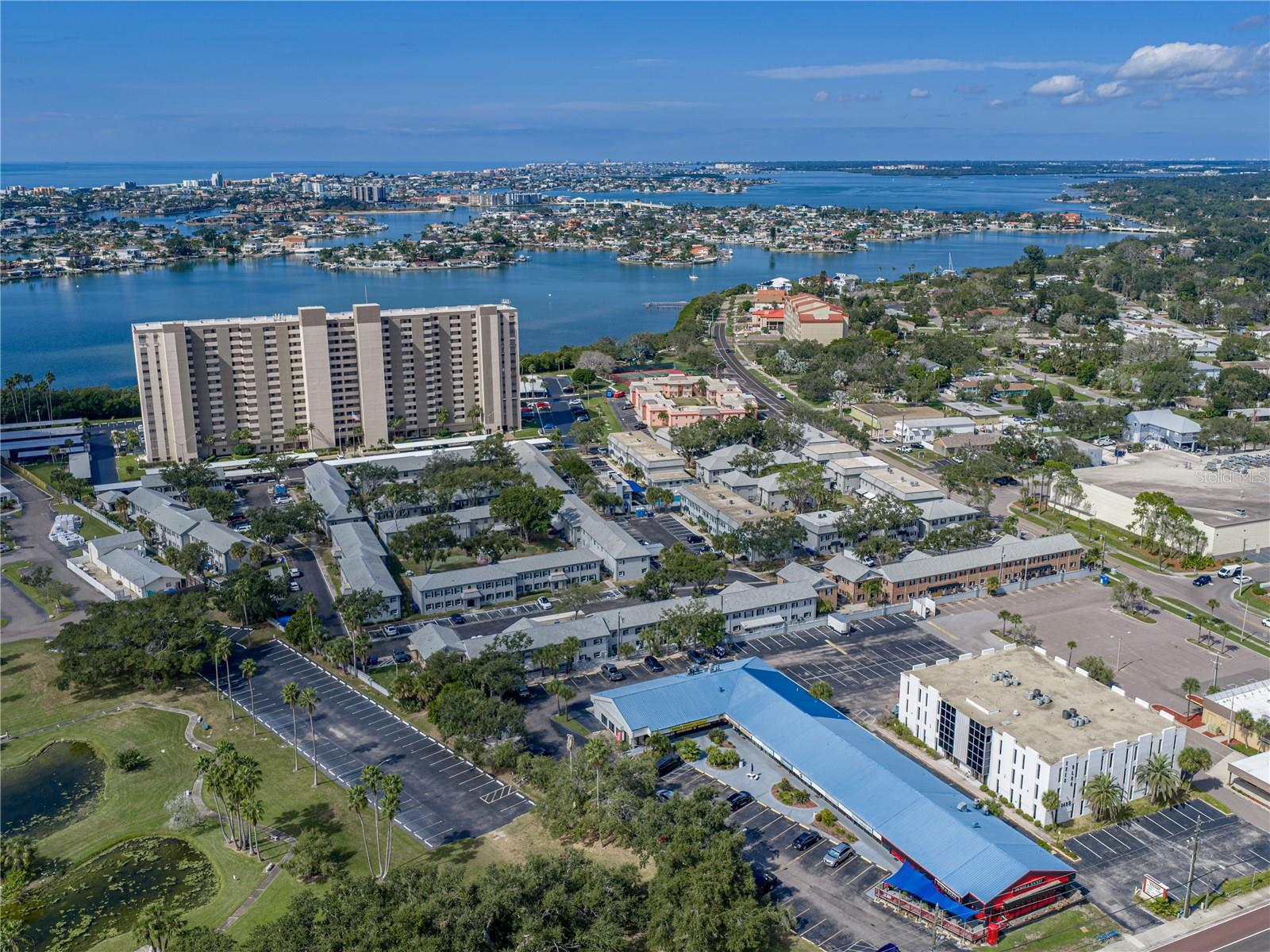 LES CHATEAUX CONDO - Residential