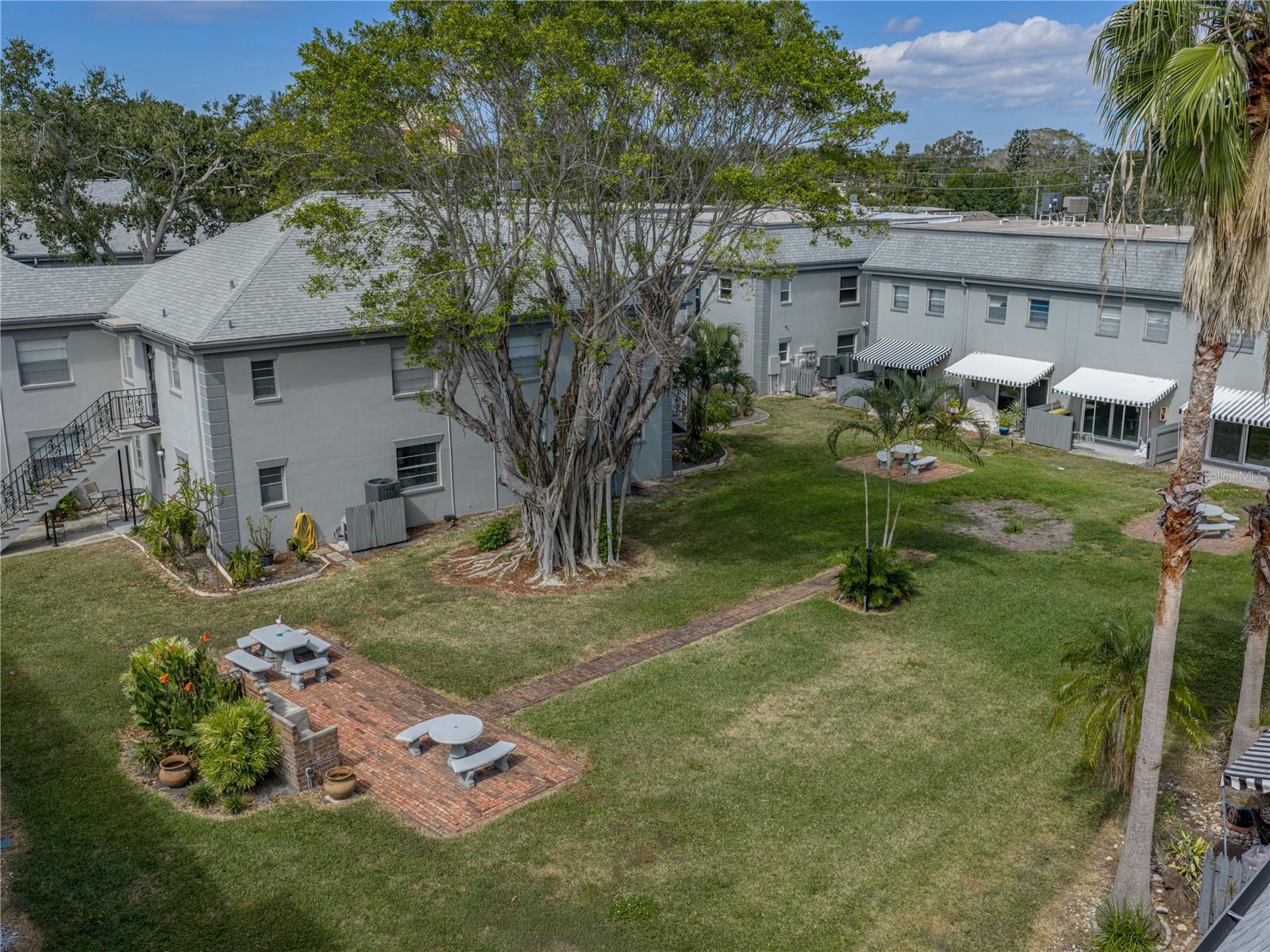 LES CHATEAUX CONDO - Residential