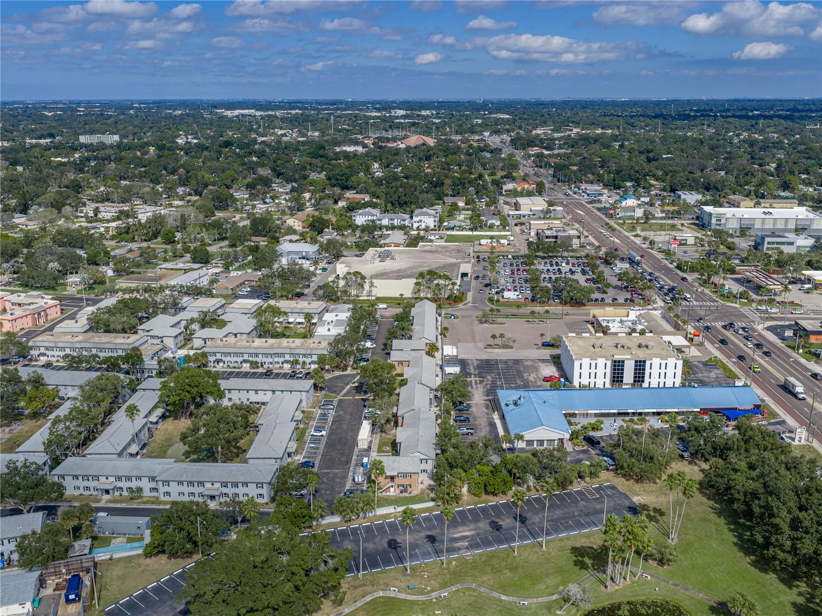 LES CHATEAUX CONDO - Residential