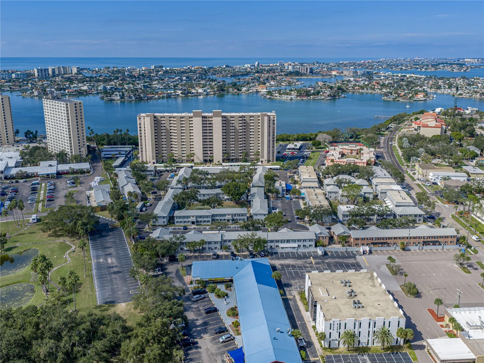 LES CHATEAUX CONDO - Residential