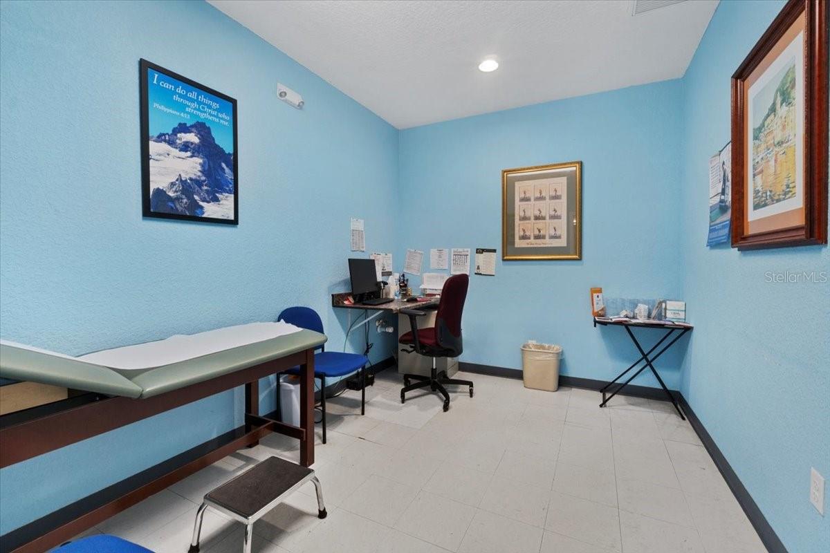 SUMMIT POINT - Commercial Sale