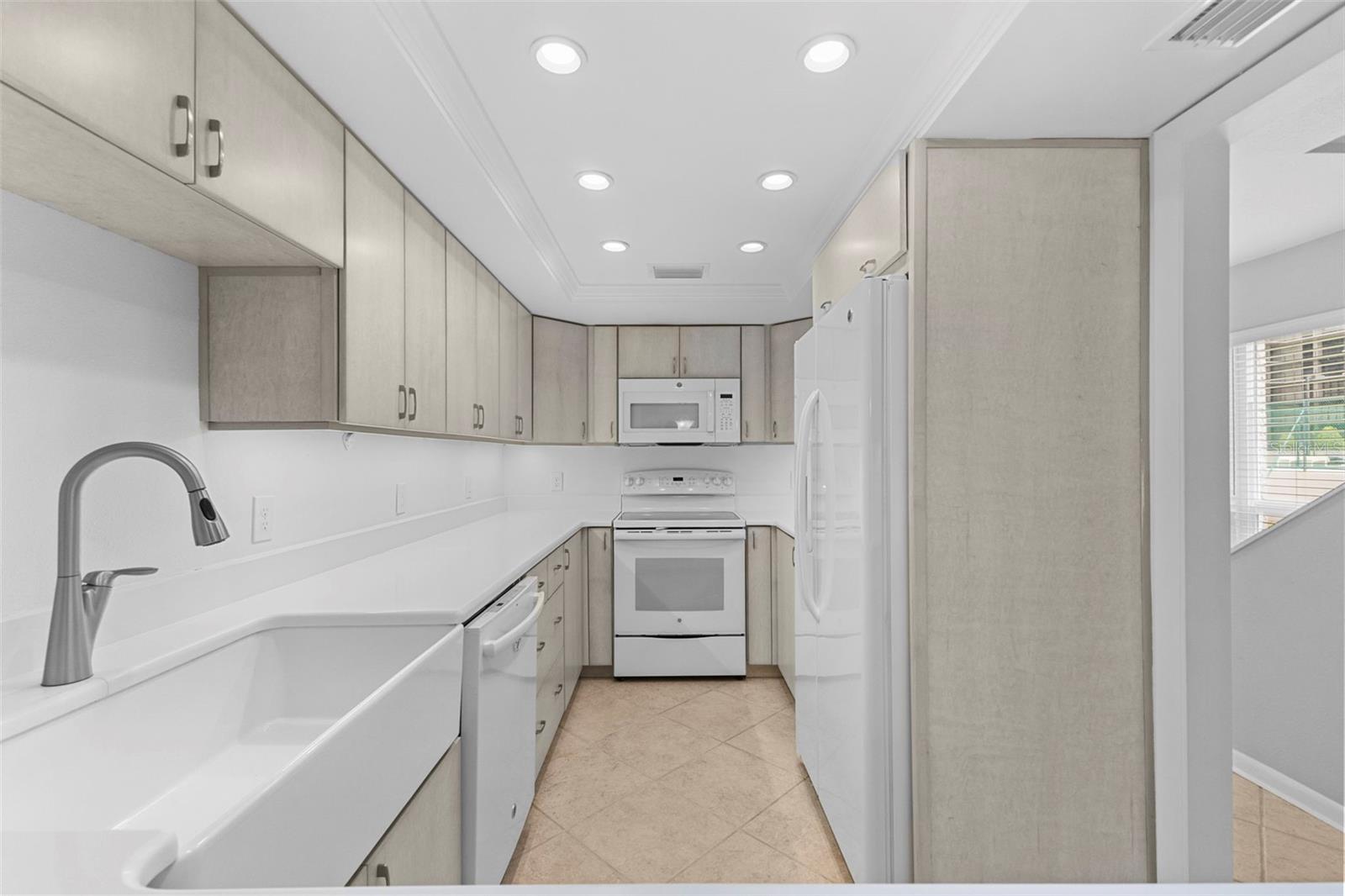 GROVEWOOD 3010 CONDO - Residential Lease