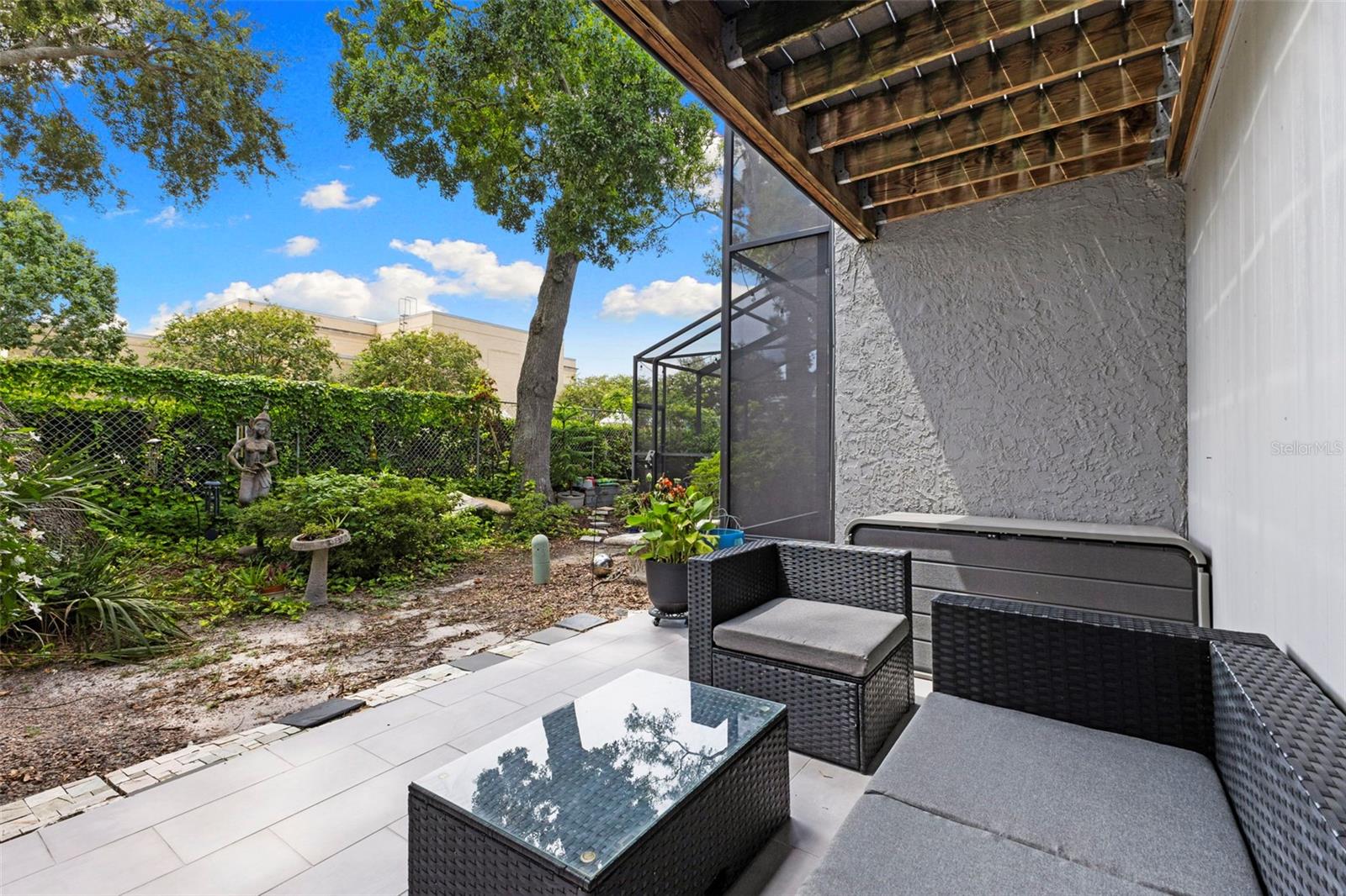 GROVEWOOD 3010 CONDO - Residential Lease