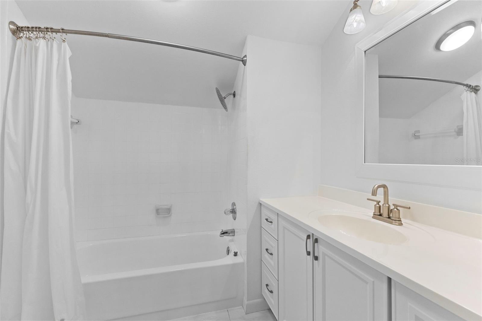 GROVEWOOD 3010 CONDO - Residential Lease