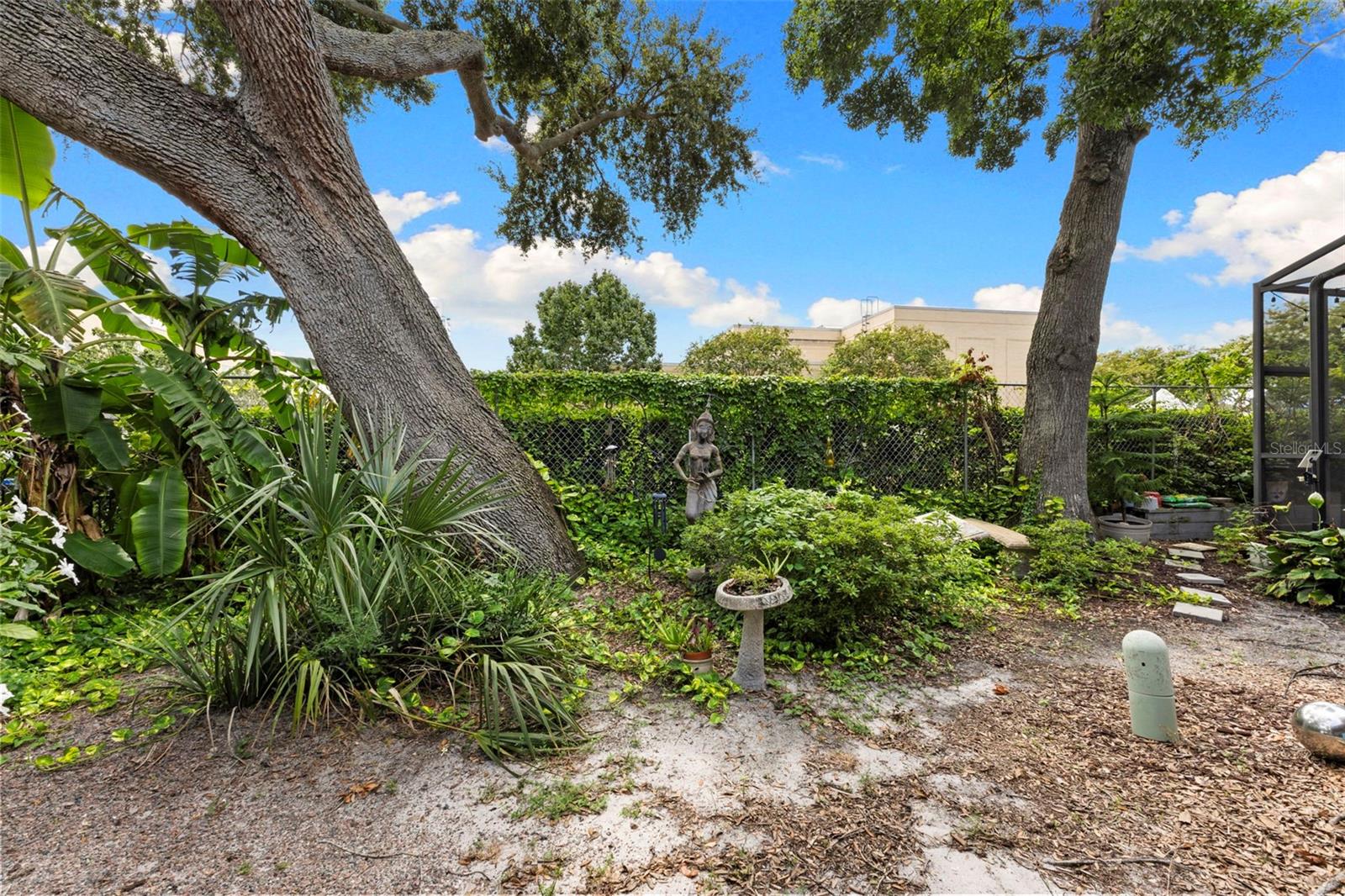 GROVEWOOD 3010 CONDO - Residential Lease