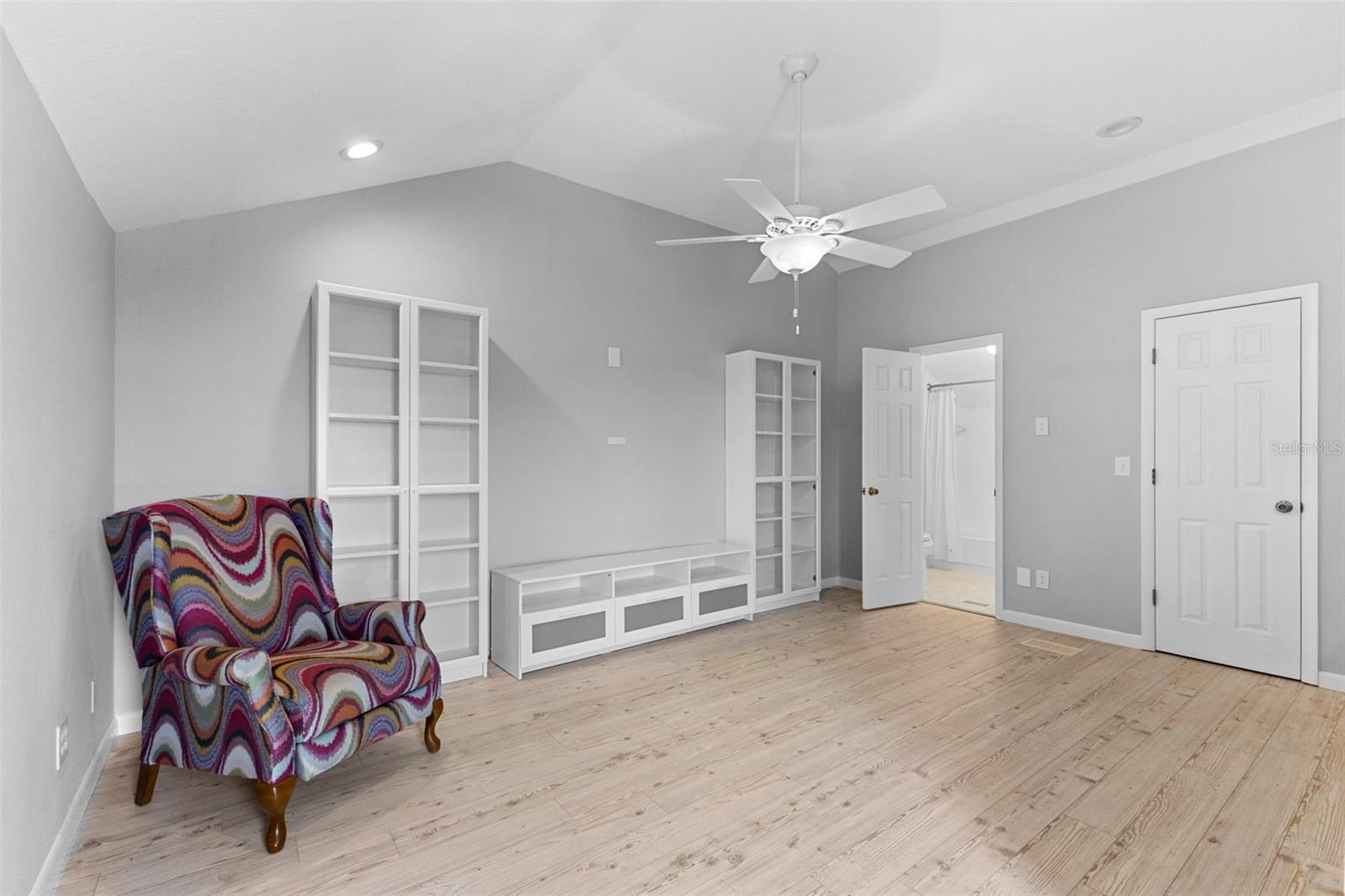 GROVEWOOD 3010 CONDO - Residential Lease