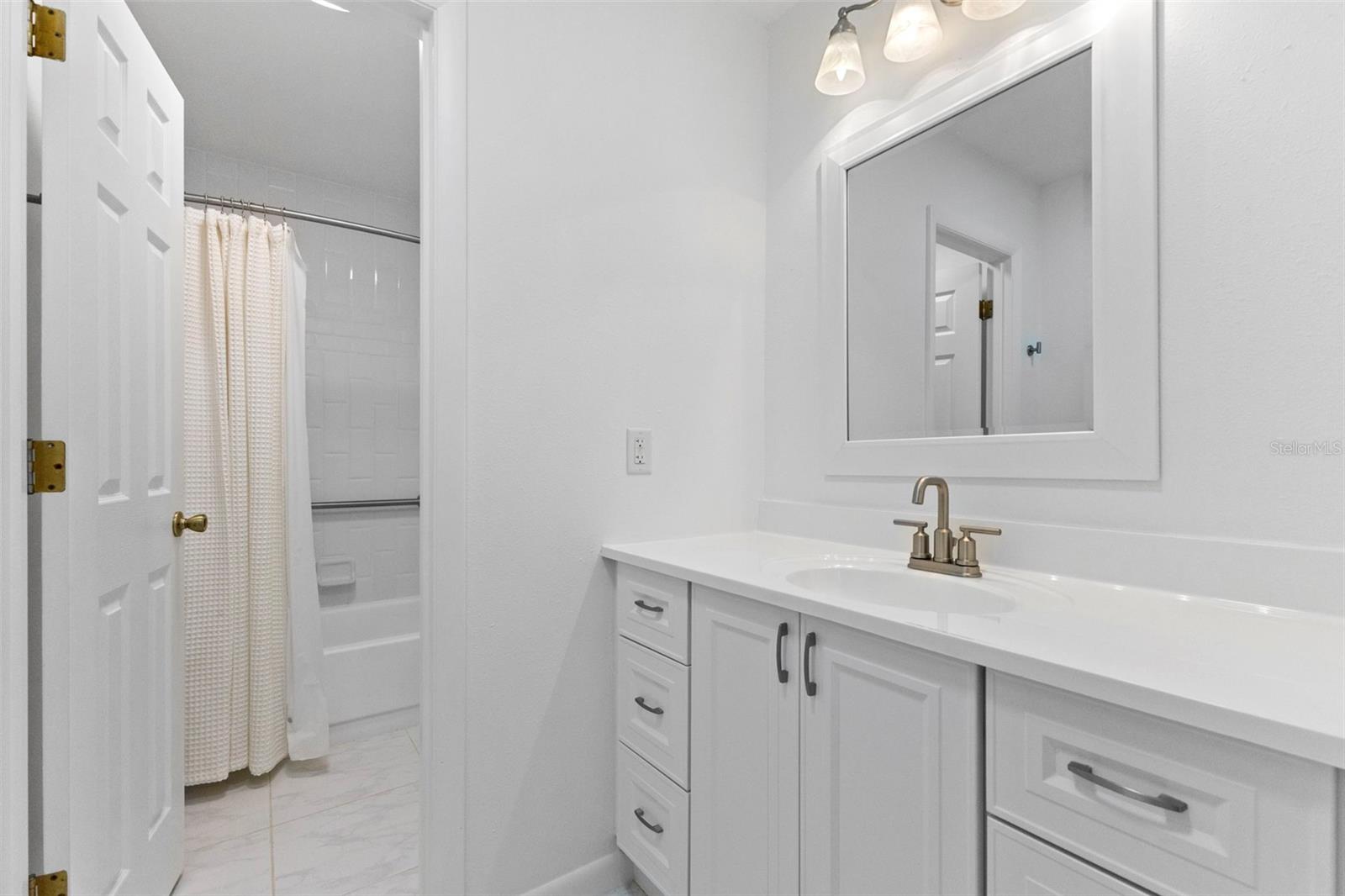 GROVEWOOD 3010 CONDO - Residential Lease