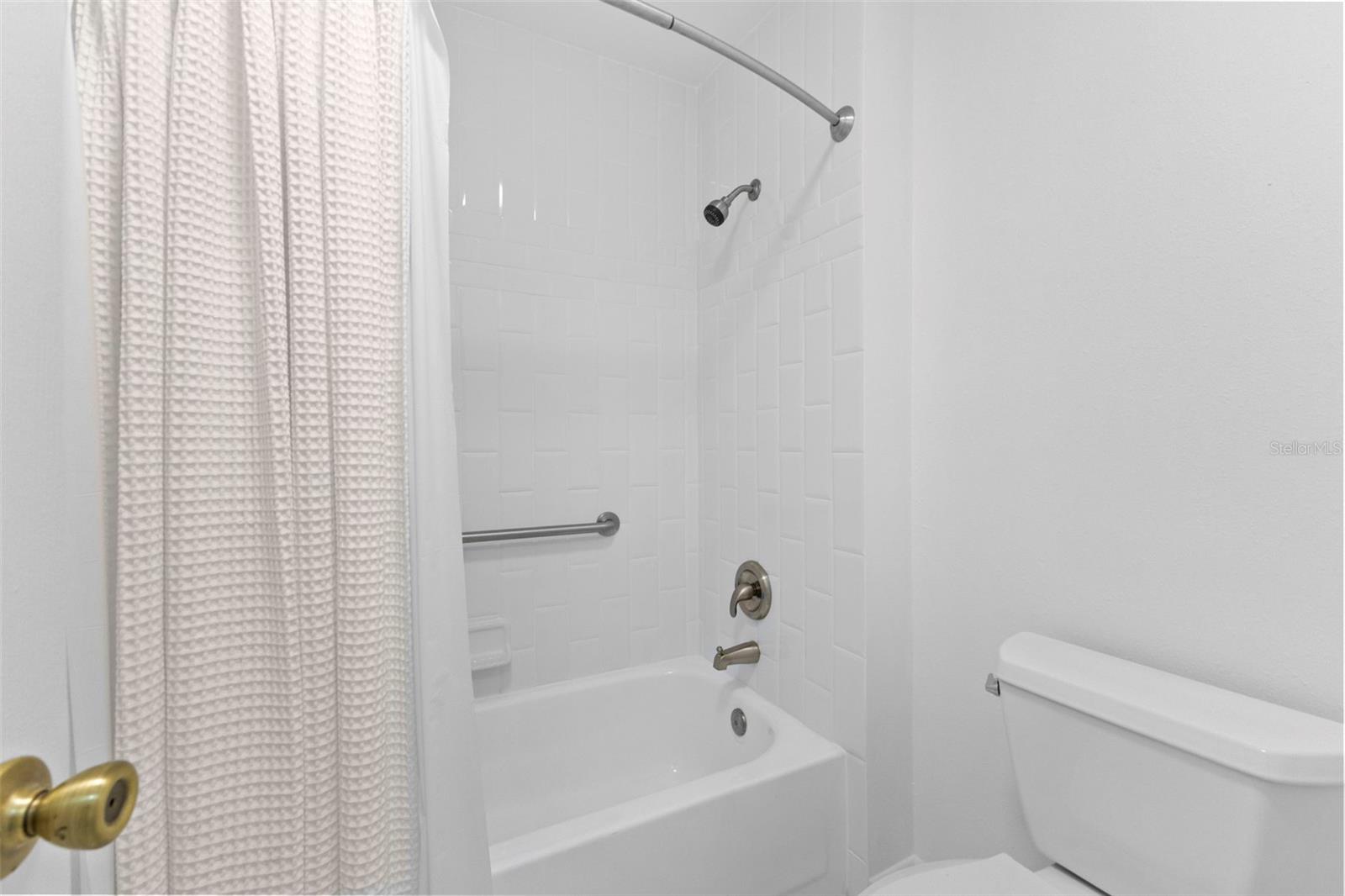 GROVEWOOD 3010 CONDO - Residential Lease