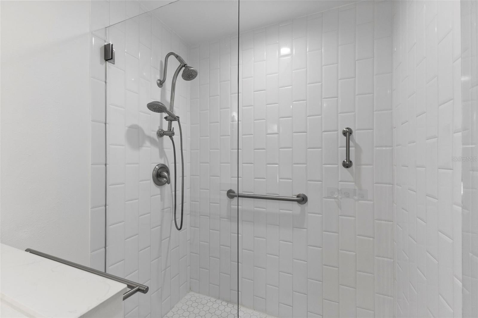 GROVEWOOD 3010 CONDO - Residential Lease