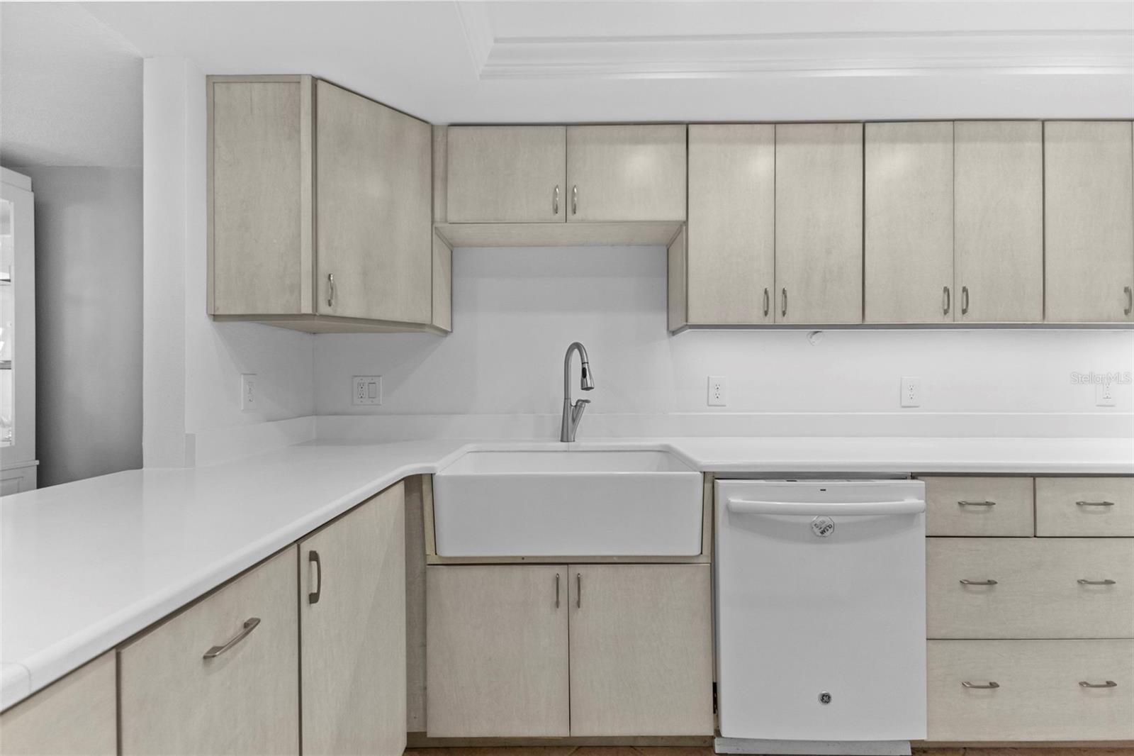 GROVEWOOD 3010 CONDO - Residential Lease