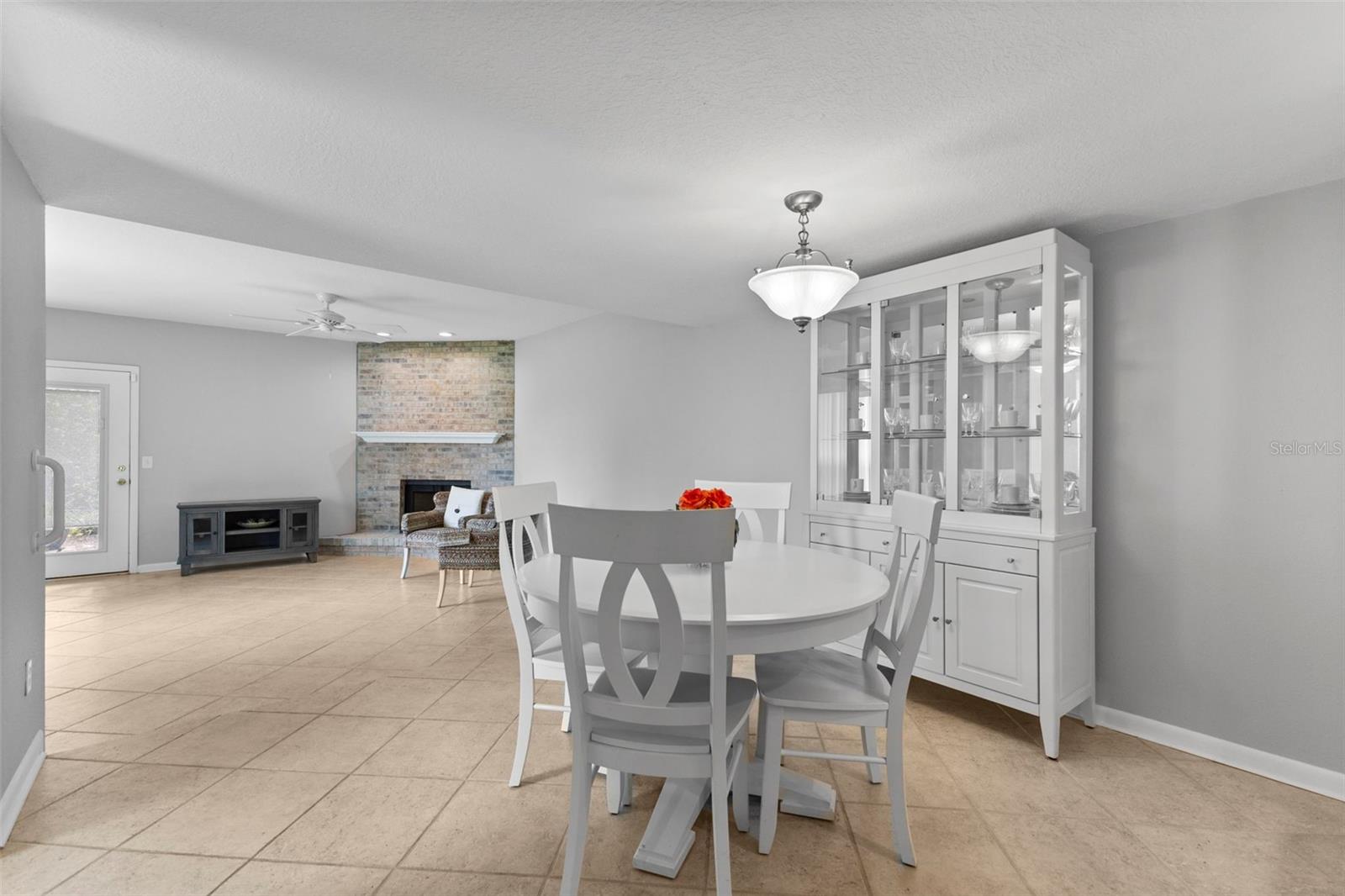 GROVEWOOD 3010 CONDO - Residential Lease