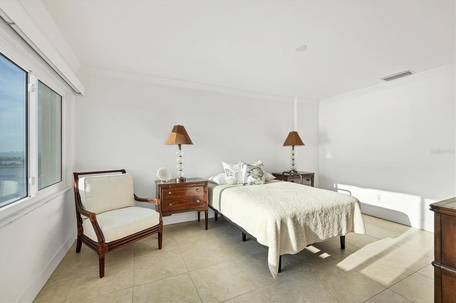 BAY POINT APTS - Residential