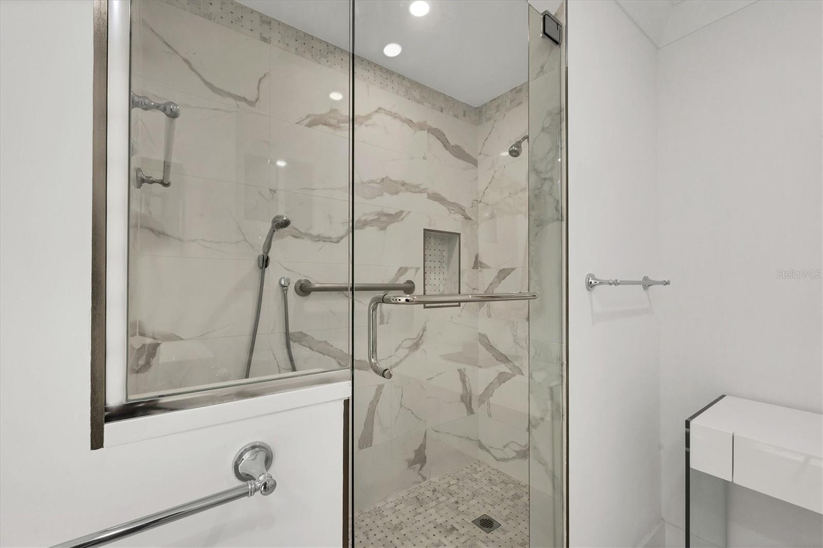 BAY POINT APTS - Residential