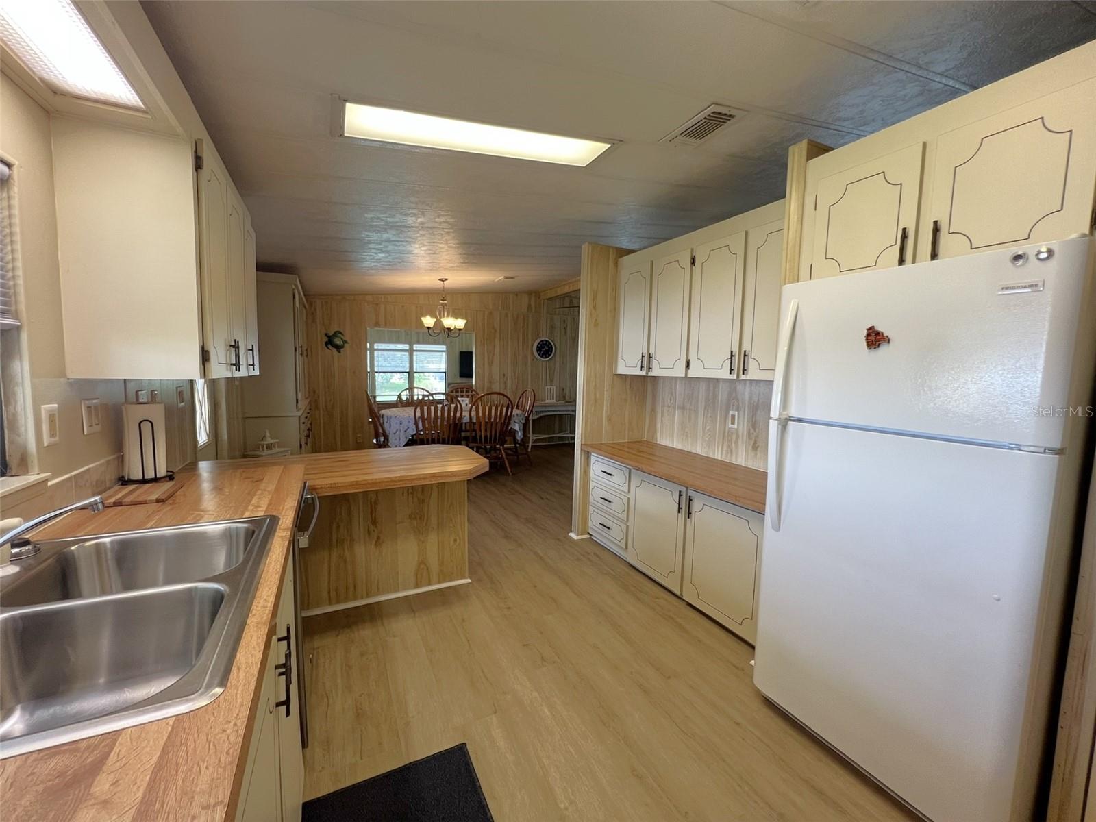 FLORAL LAKES - Residential
