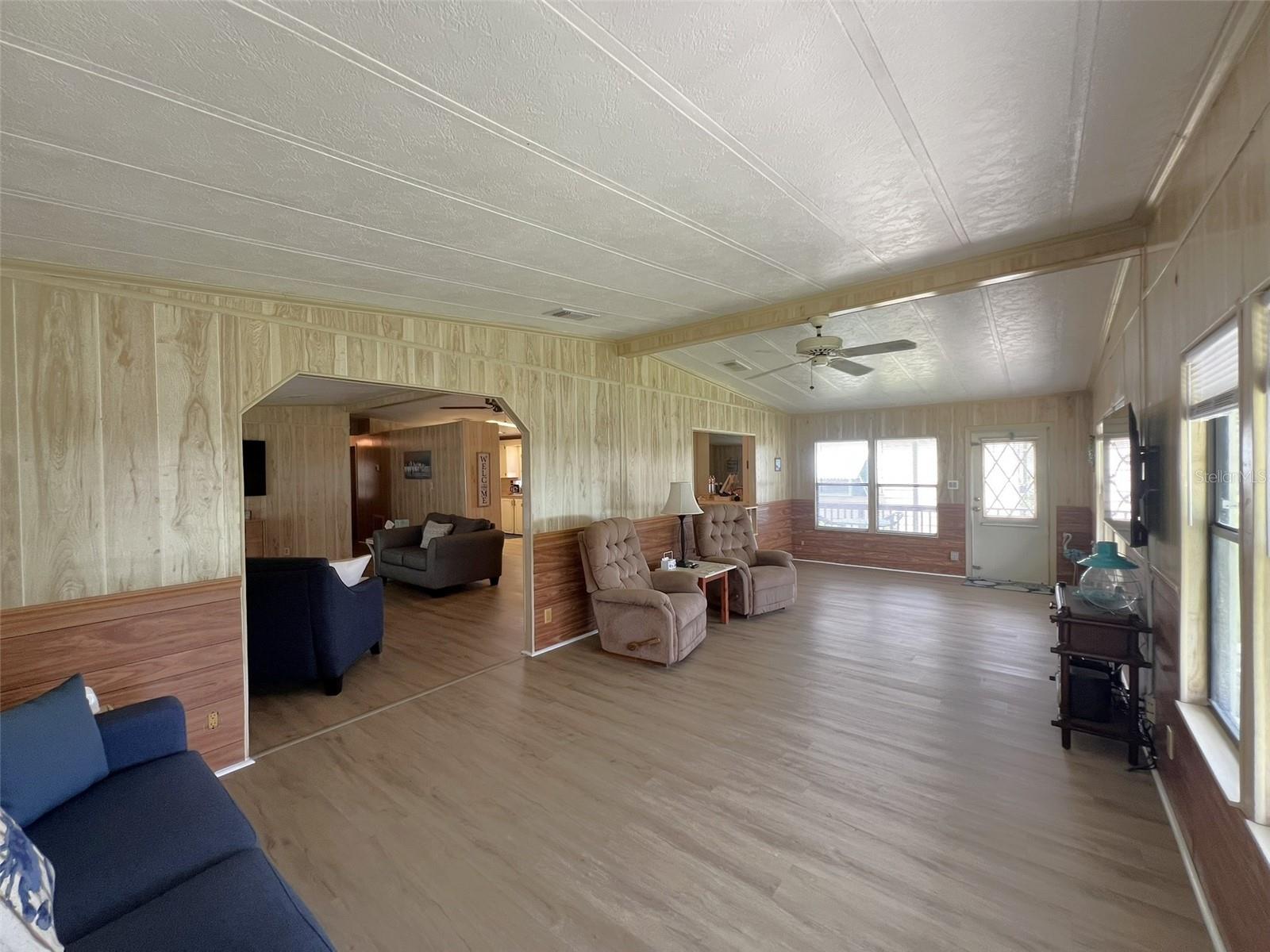 FLORAL LAKES - Residential