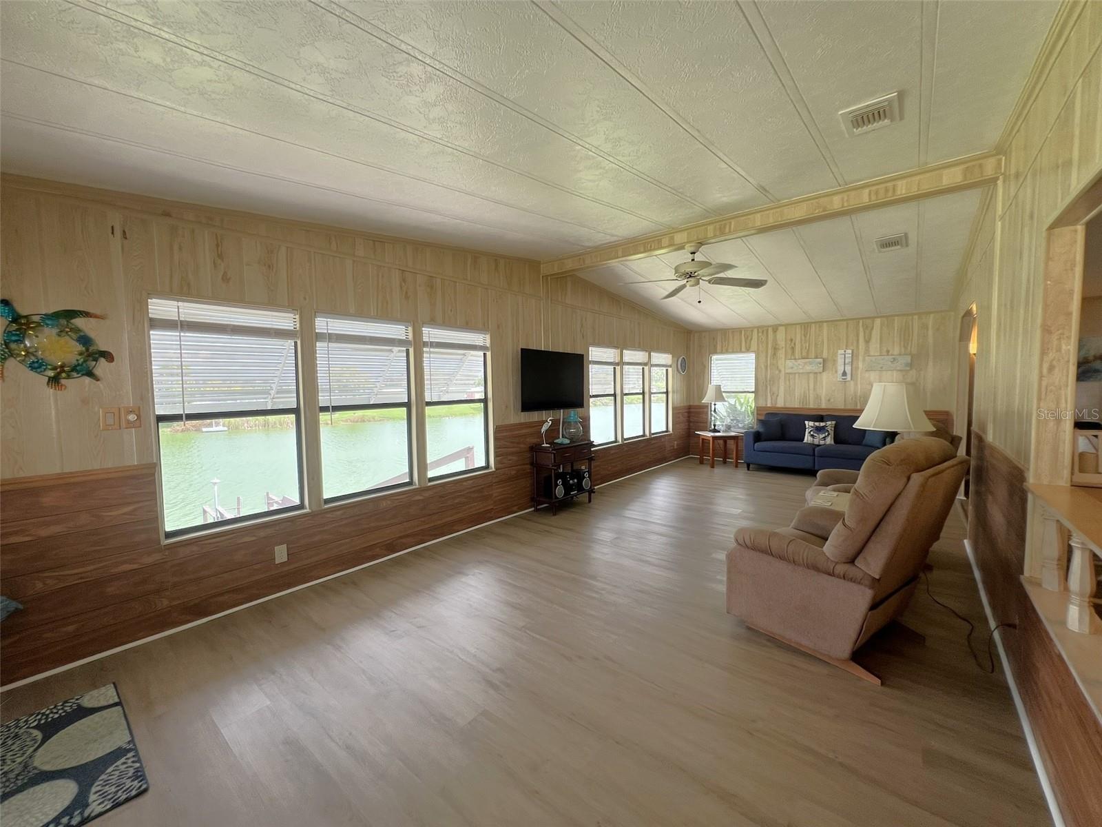 FLORAL LAKES - Residential