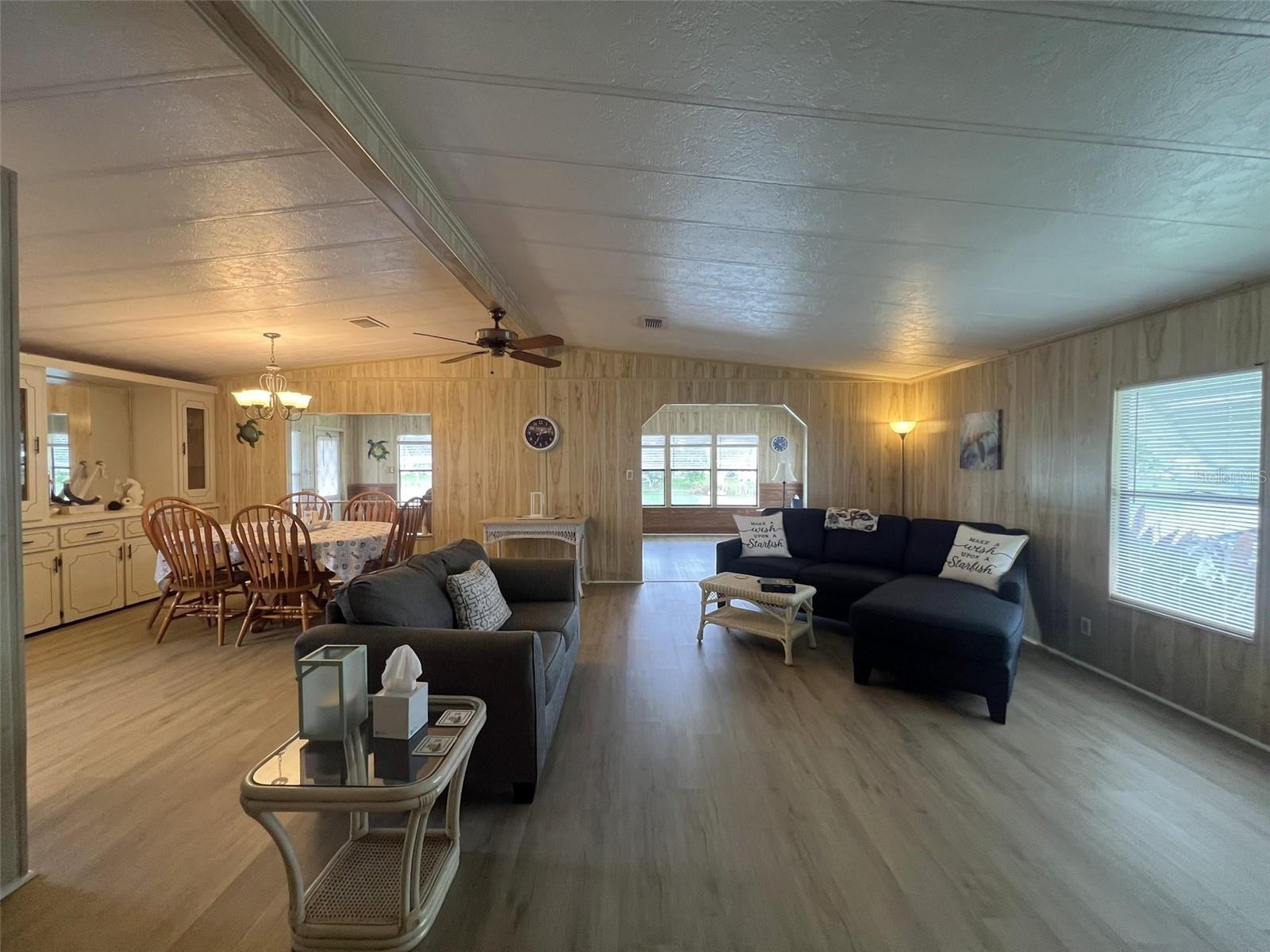 FLORAL LAKES - Residential