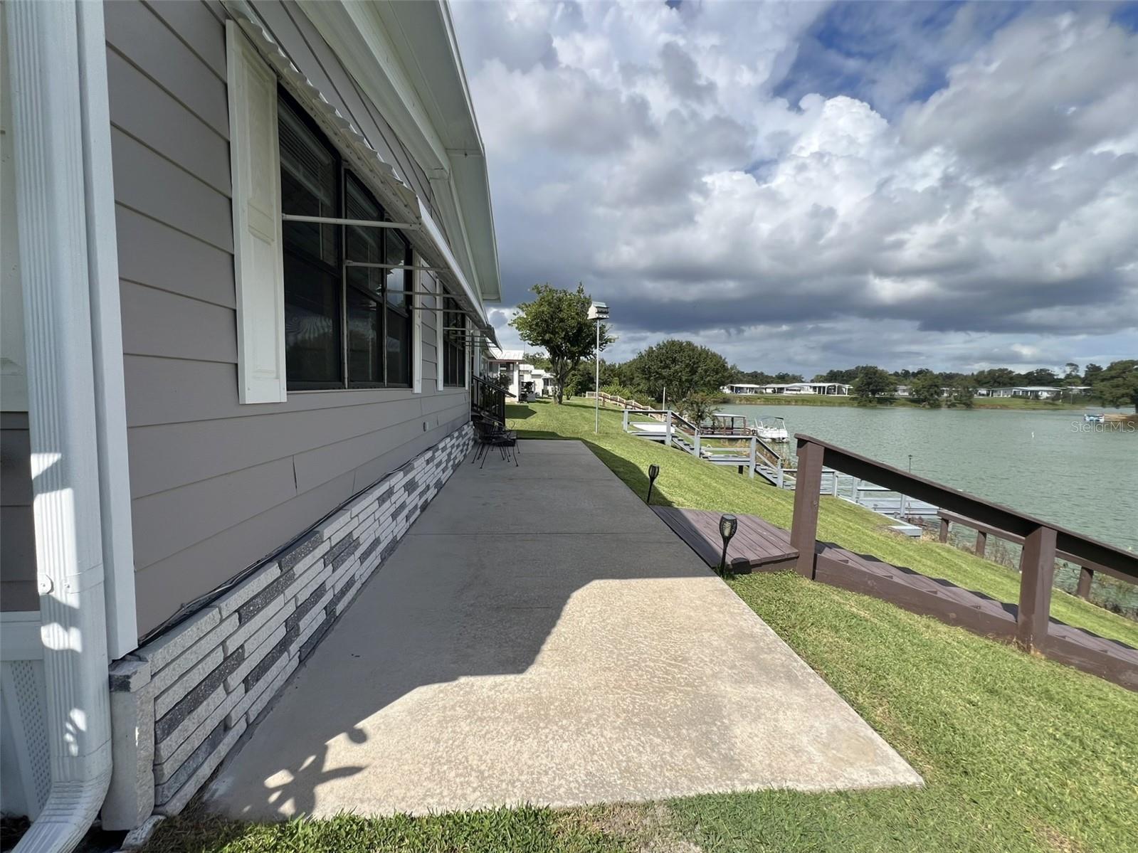FLORAL LAKES - Residential