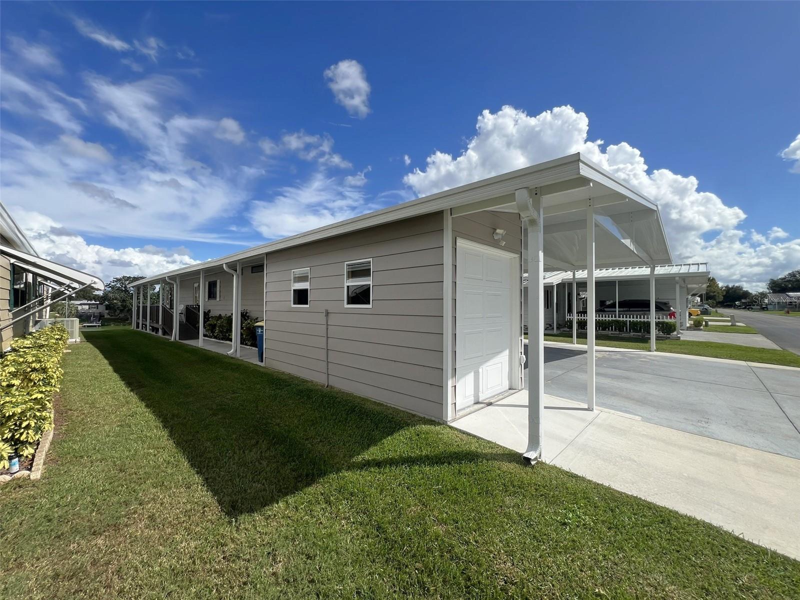FLORAL LAKES - Residential