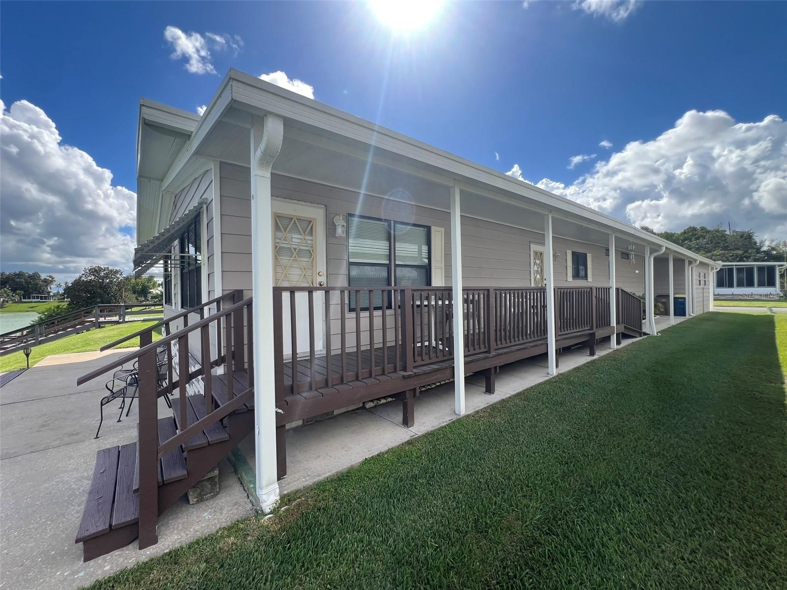 FLORAL LAKES - Residential