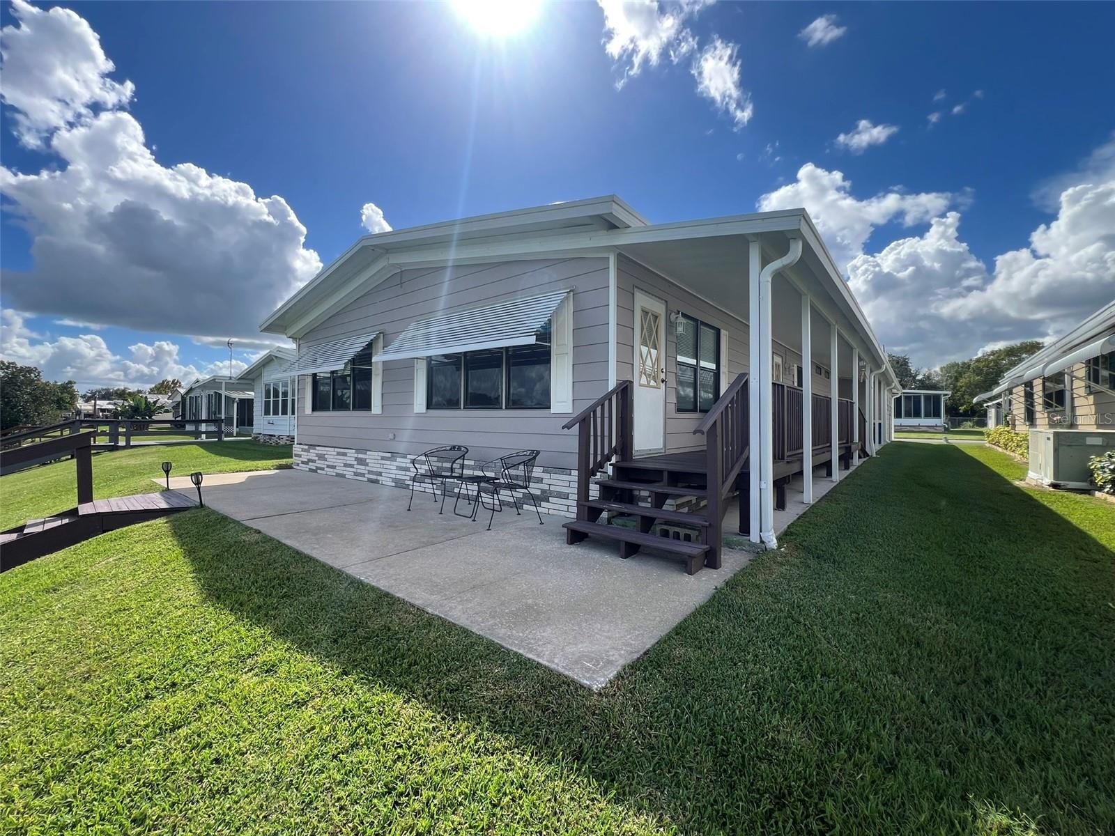 FLORAL LAKES - Residential