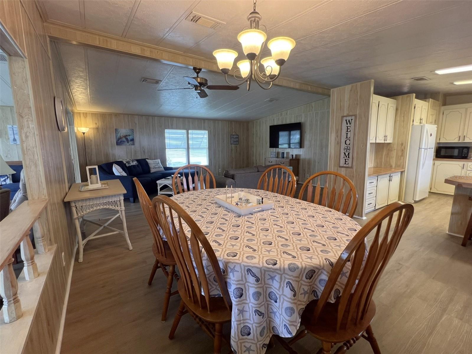 FLORAL LAKES - Residential