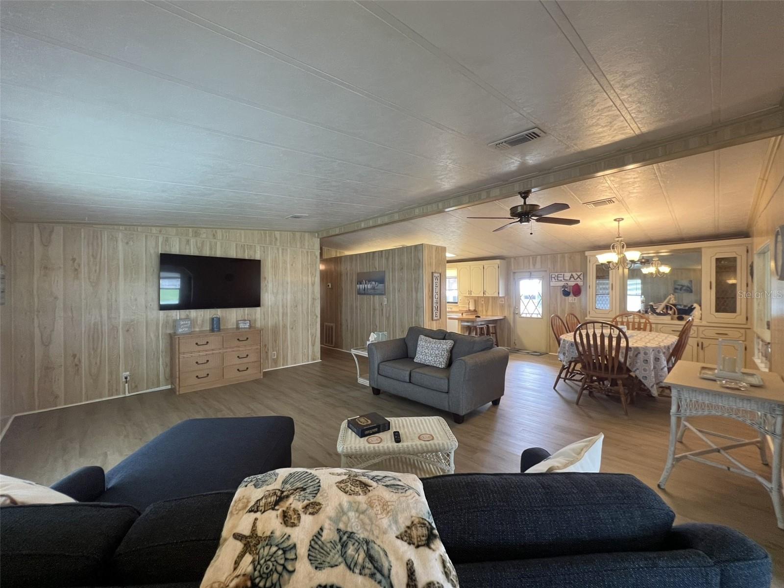 FLORAL LAKES - Residential
