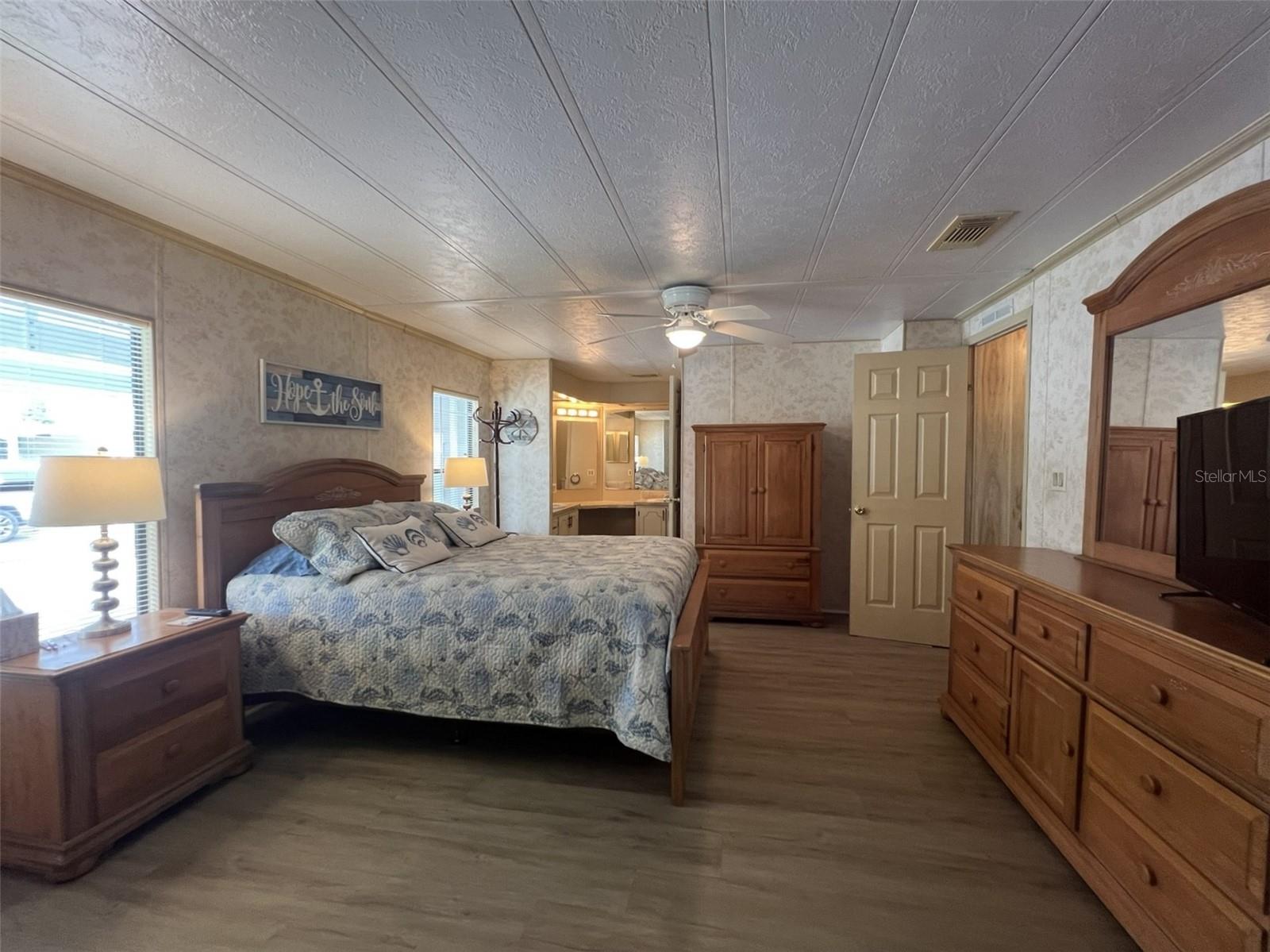 FLORAL LAKES - Residential