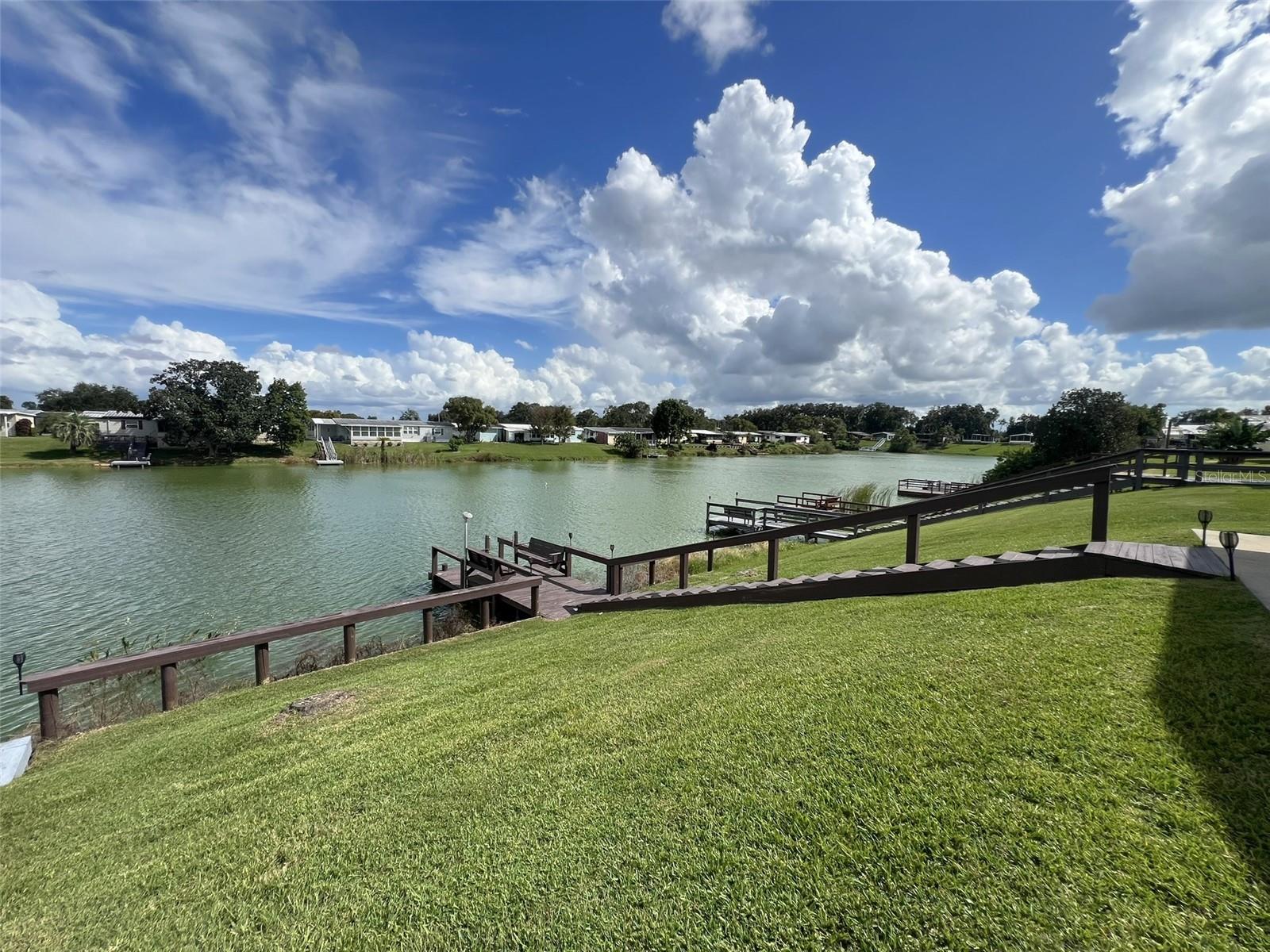 FLORAL LAKES - Residential