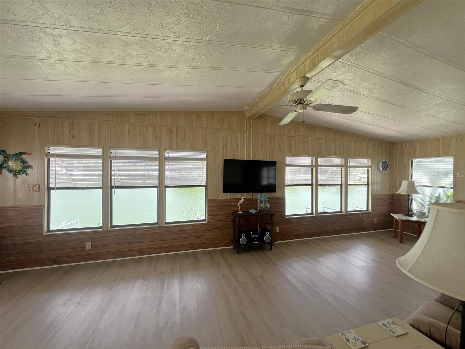 FLORAL LAKES - Residential