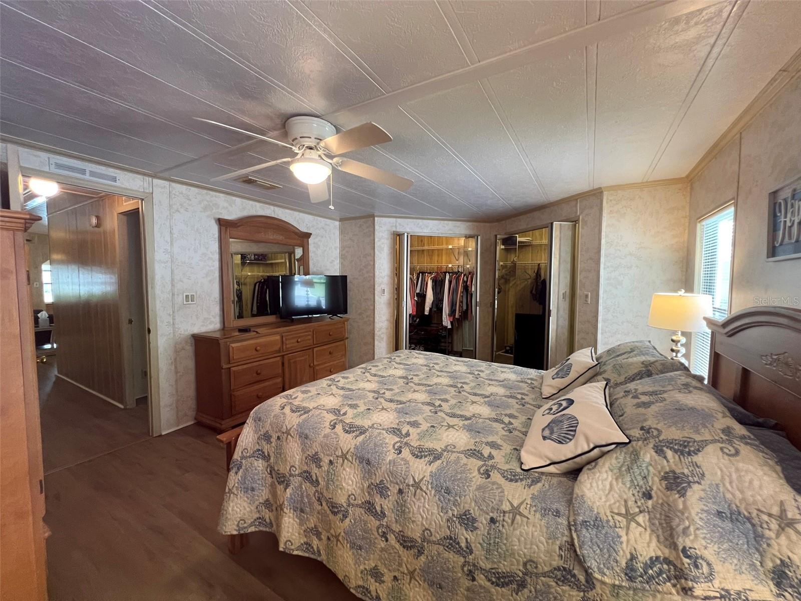 FLORAL LAKES - Residential