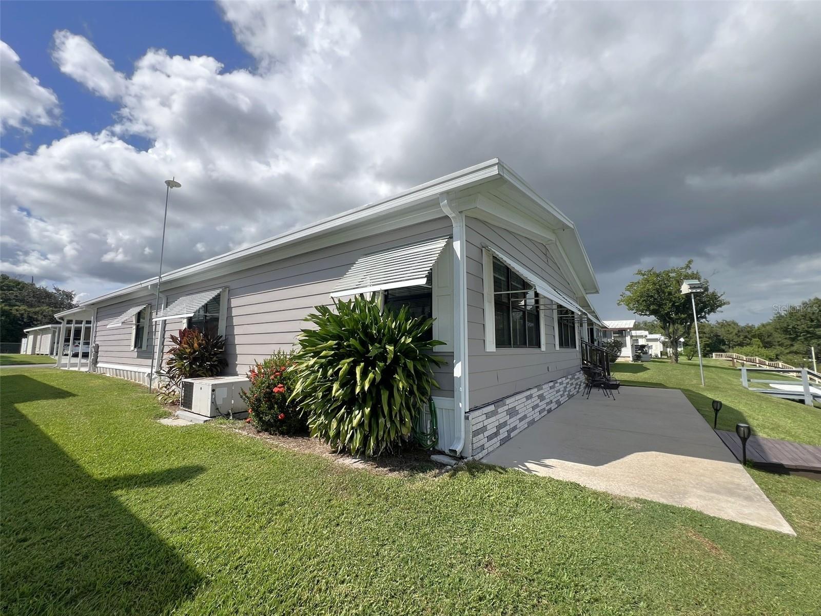 FLORAL LAKES - Residential