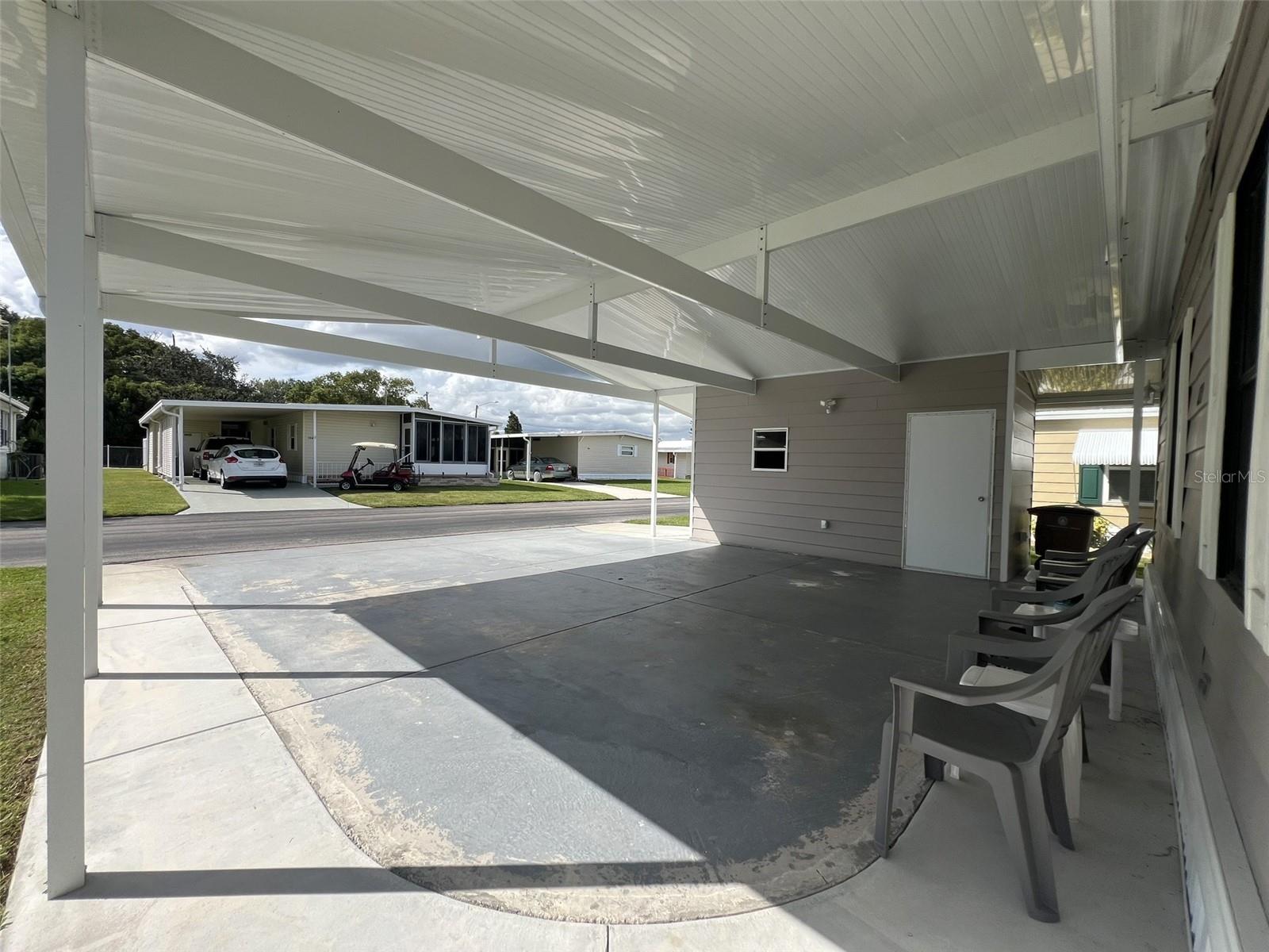 FLORAL LAKES - Residential