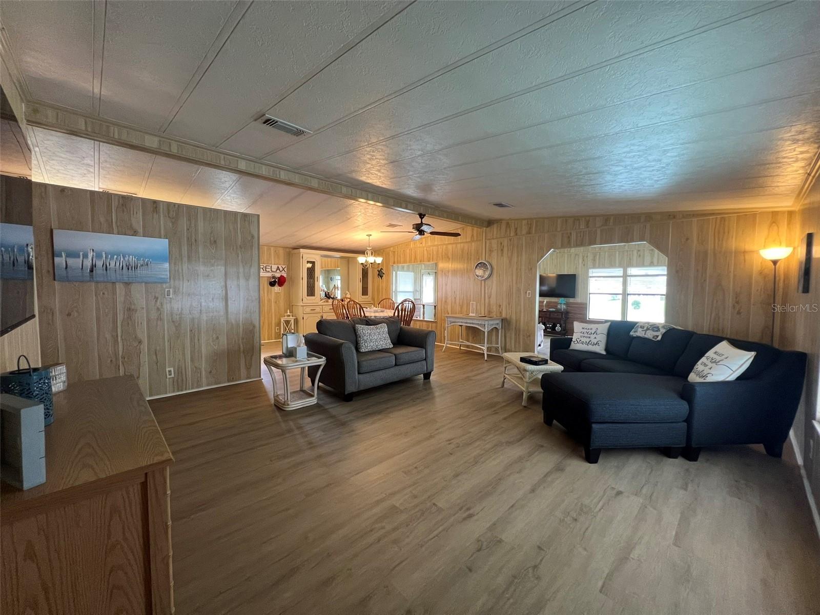 FLORAL LAKES - Residential