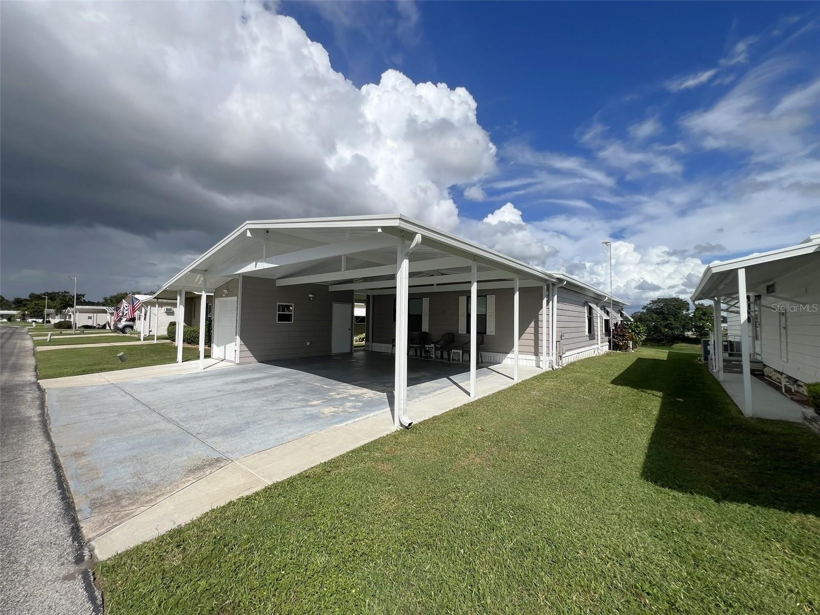 FLORAL LAKES - Residential