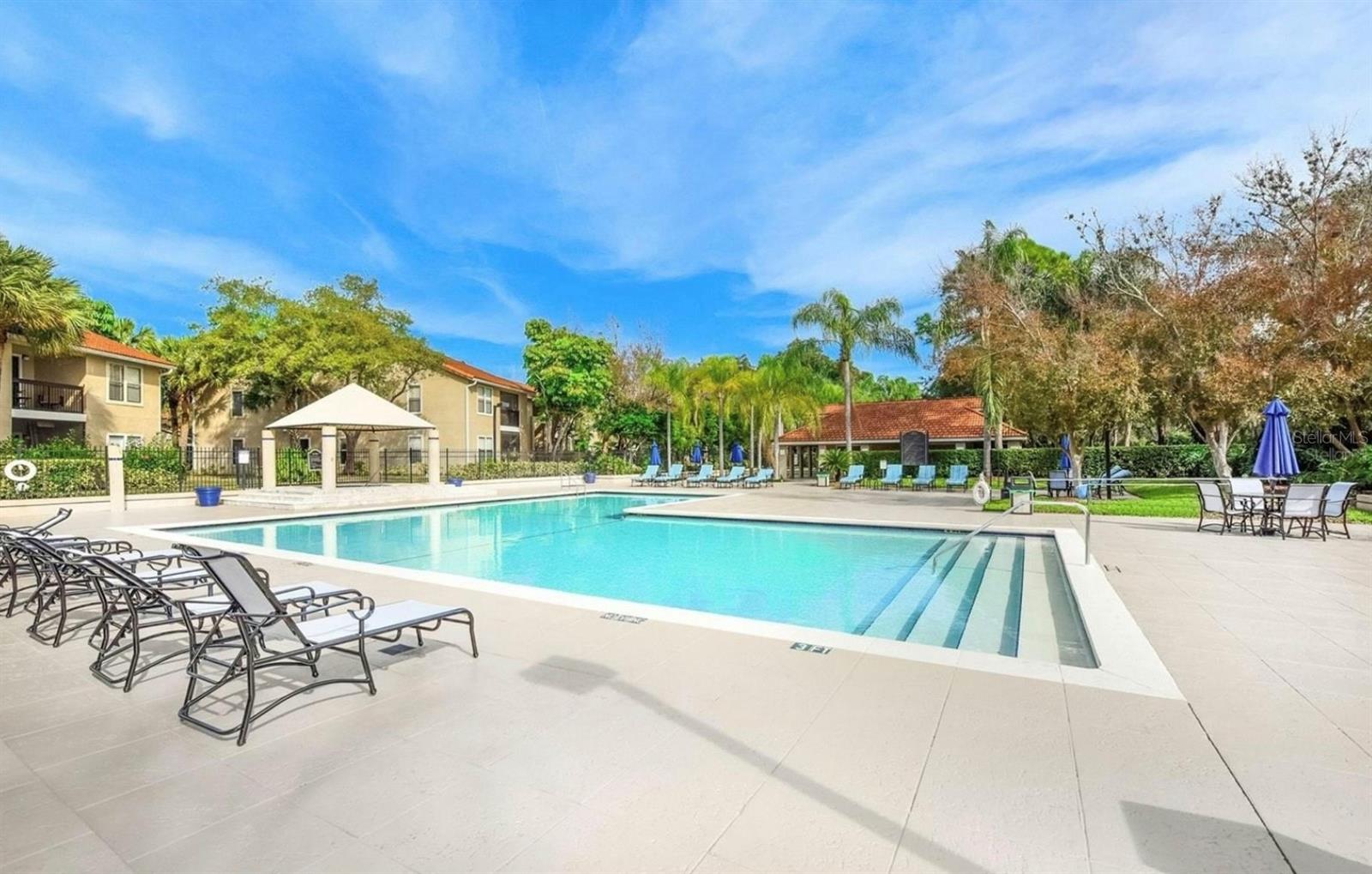 VINTAGE GRAND - Residential