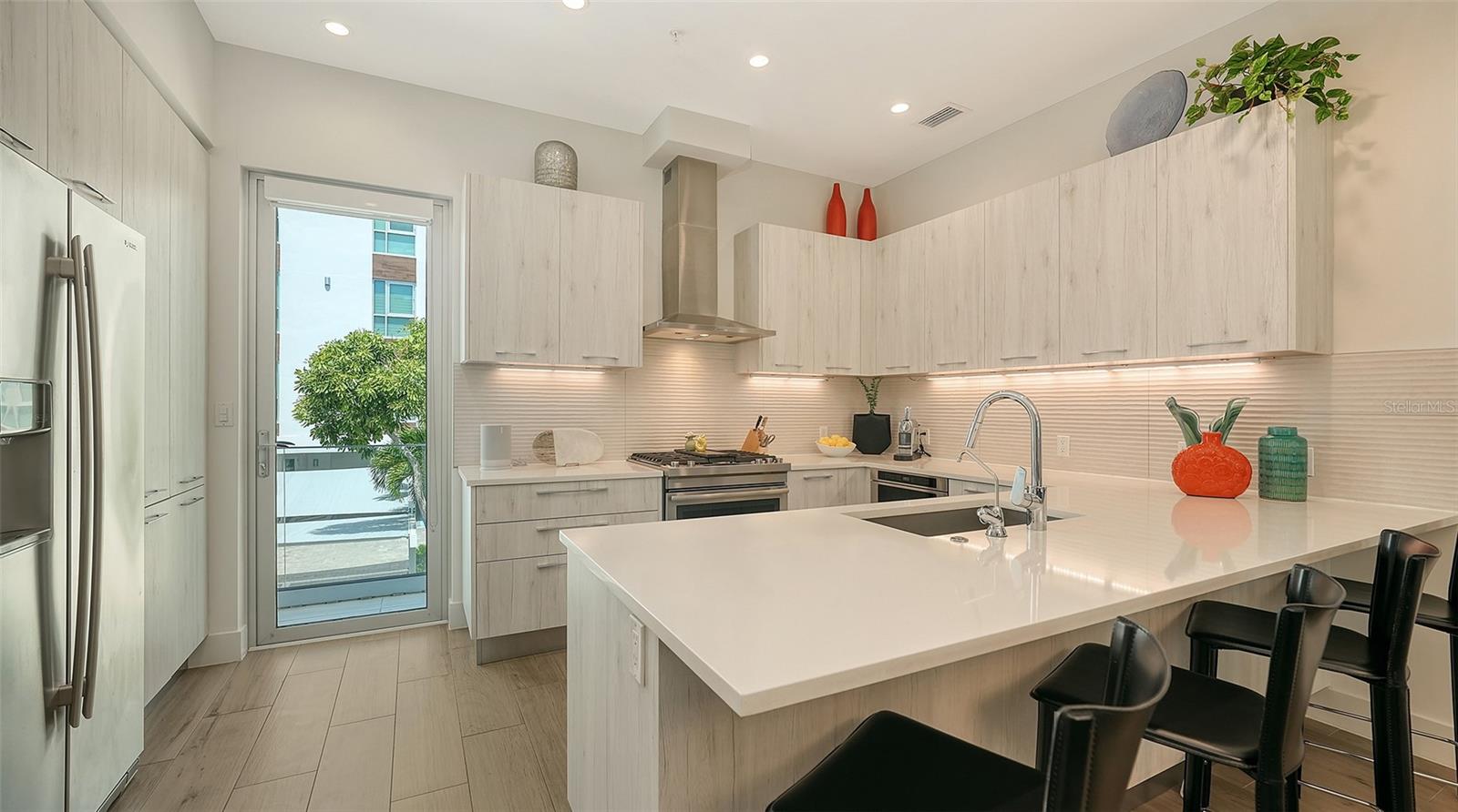 TOWNHOMES OF ORANGE CLUB - Residential