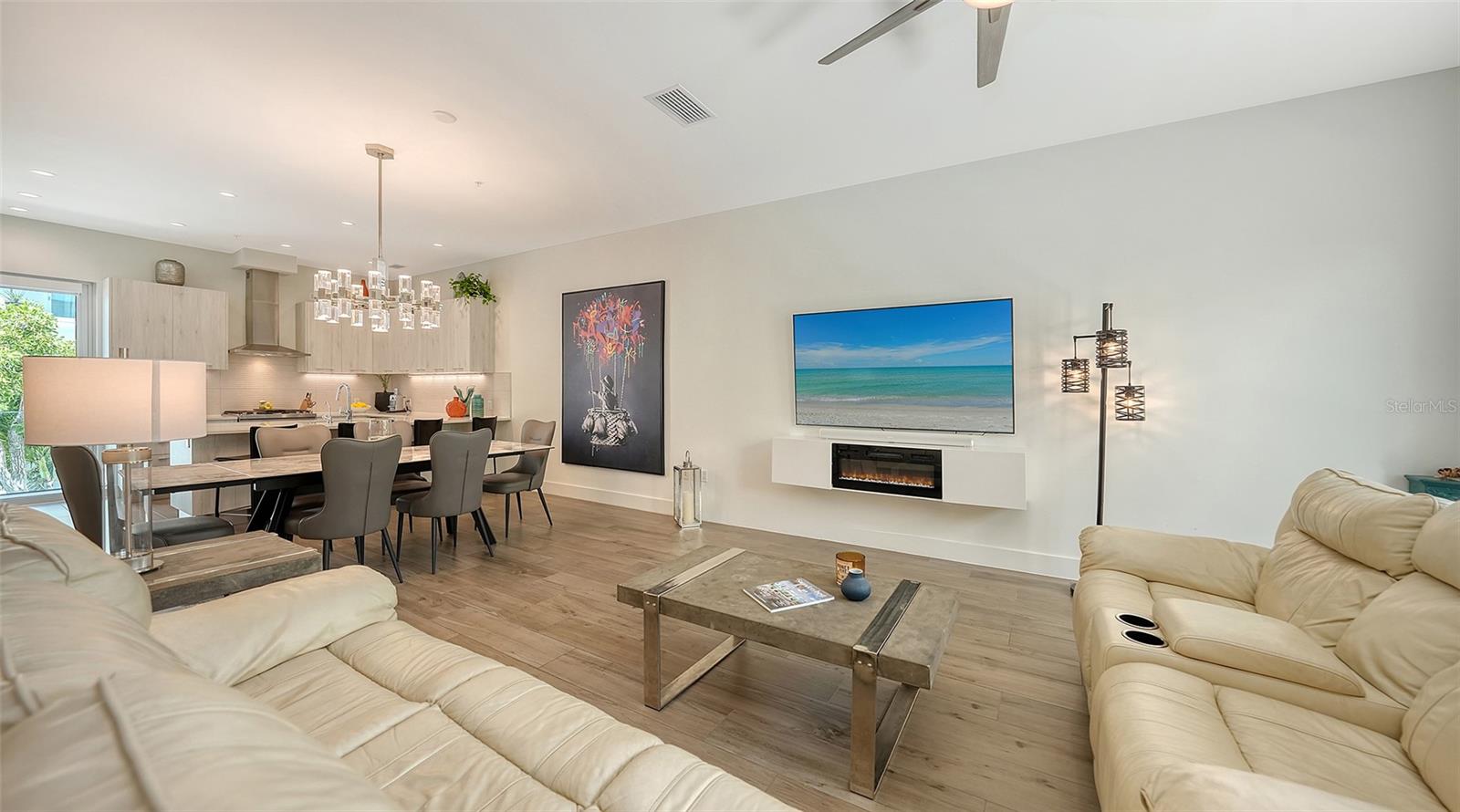 TOWNHOMES OF ORANGE CLUB - Residential