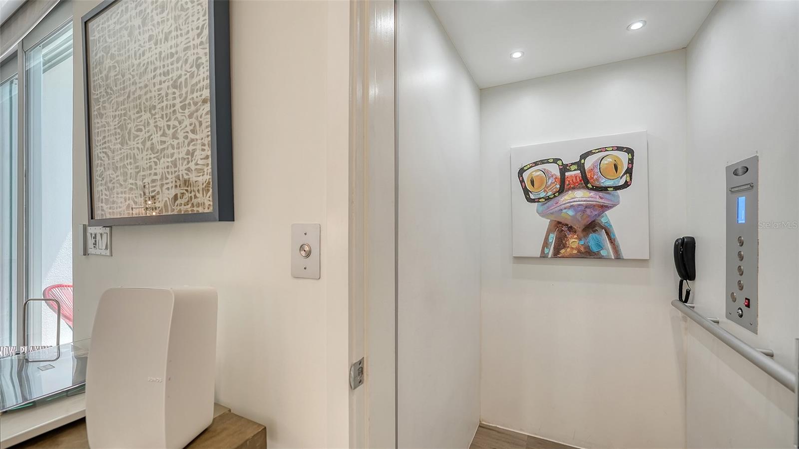 TOWNHOMES OF ORANGE CLUB - Residential