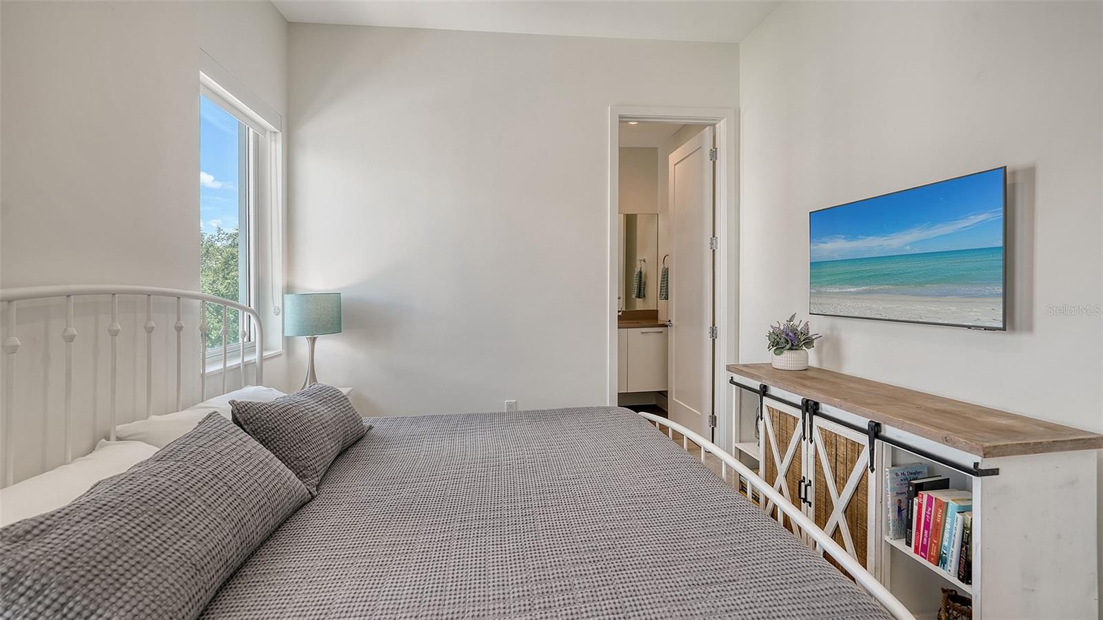 TOWNHOMES OF ORANGE CLUB - Residential