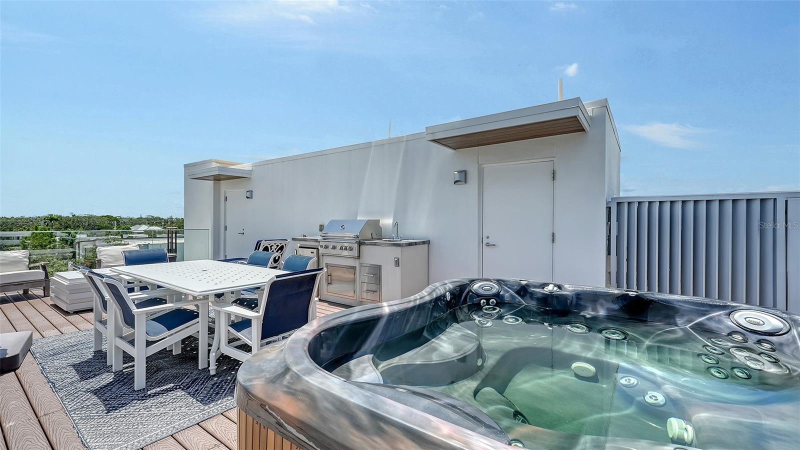 TOWNHOMES OF ORANGE CLUB - Residential