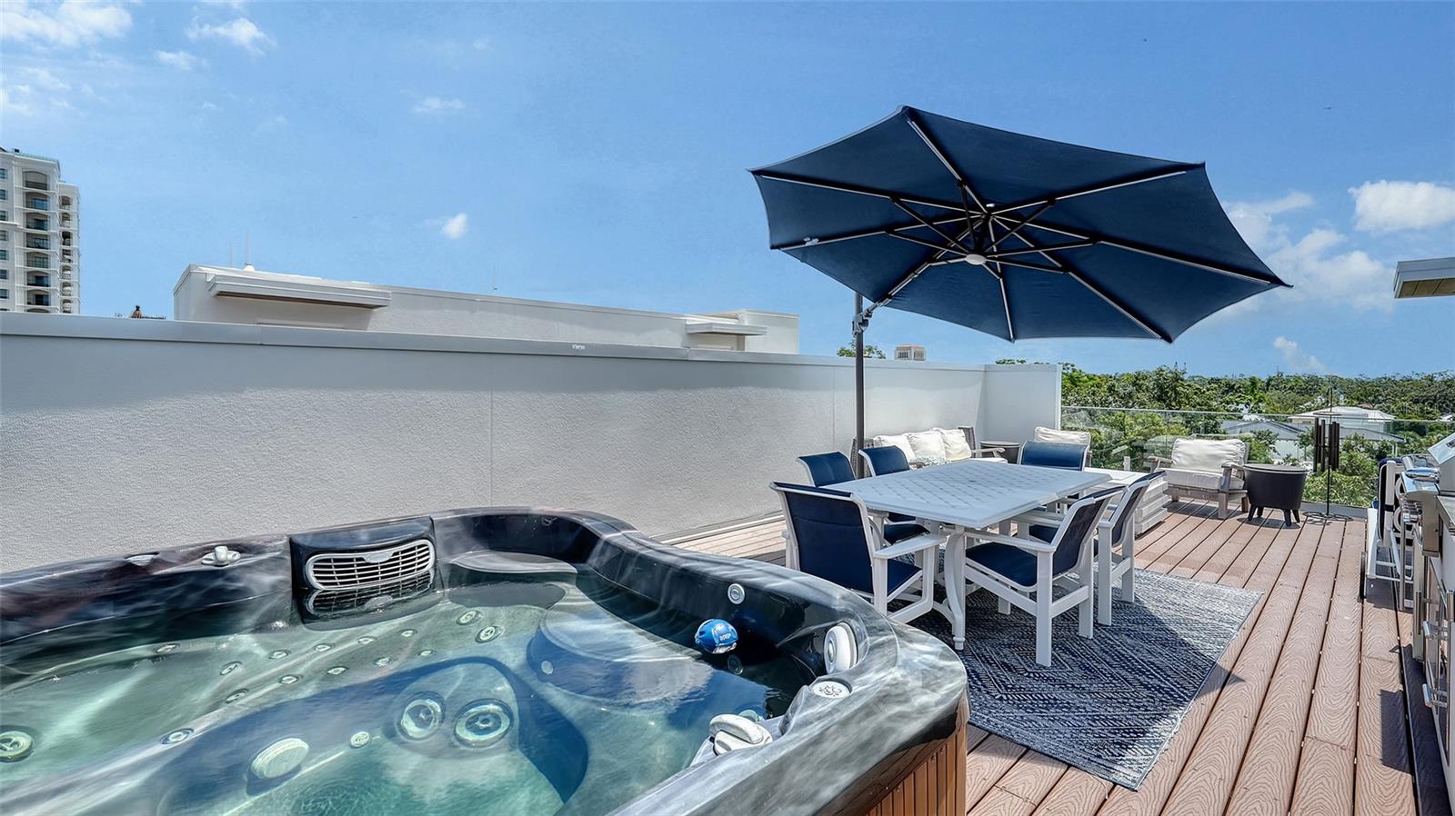 TOWNHOMES OF ORANGE CLUB - Residential