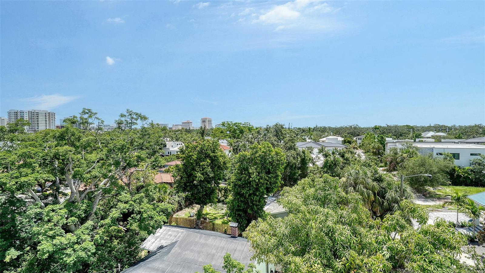 TOWNHOMES OF ORANGE CLUB - Residential