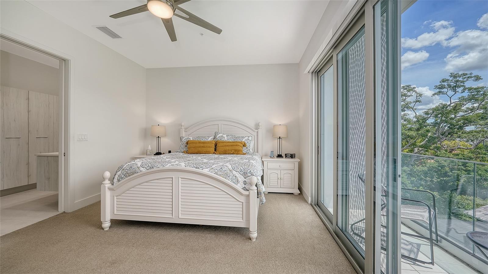 TOWNHOMES OF ORANGE CLUB - Residential