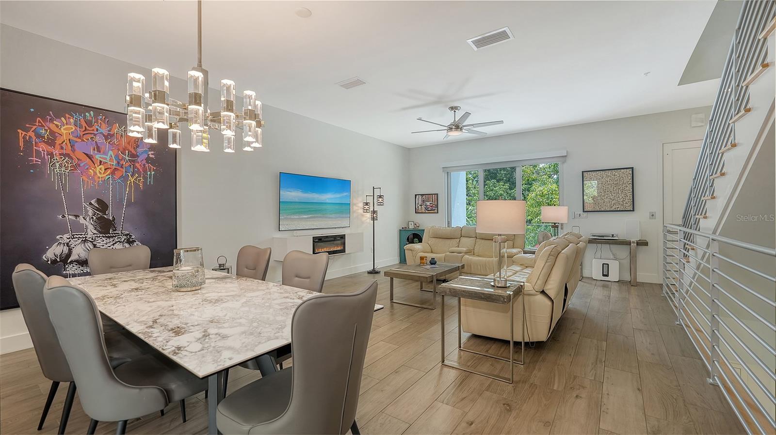 TOWNHOMES OF ORANGE CLUB - Residential