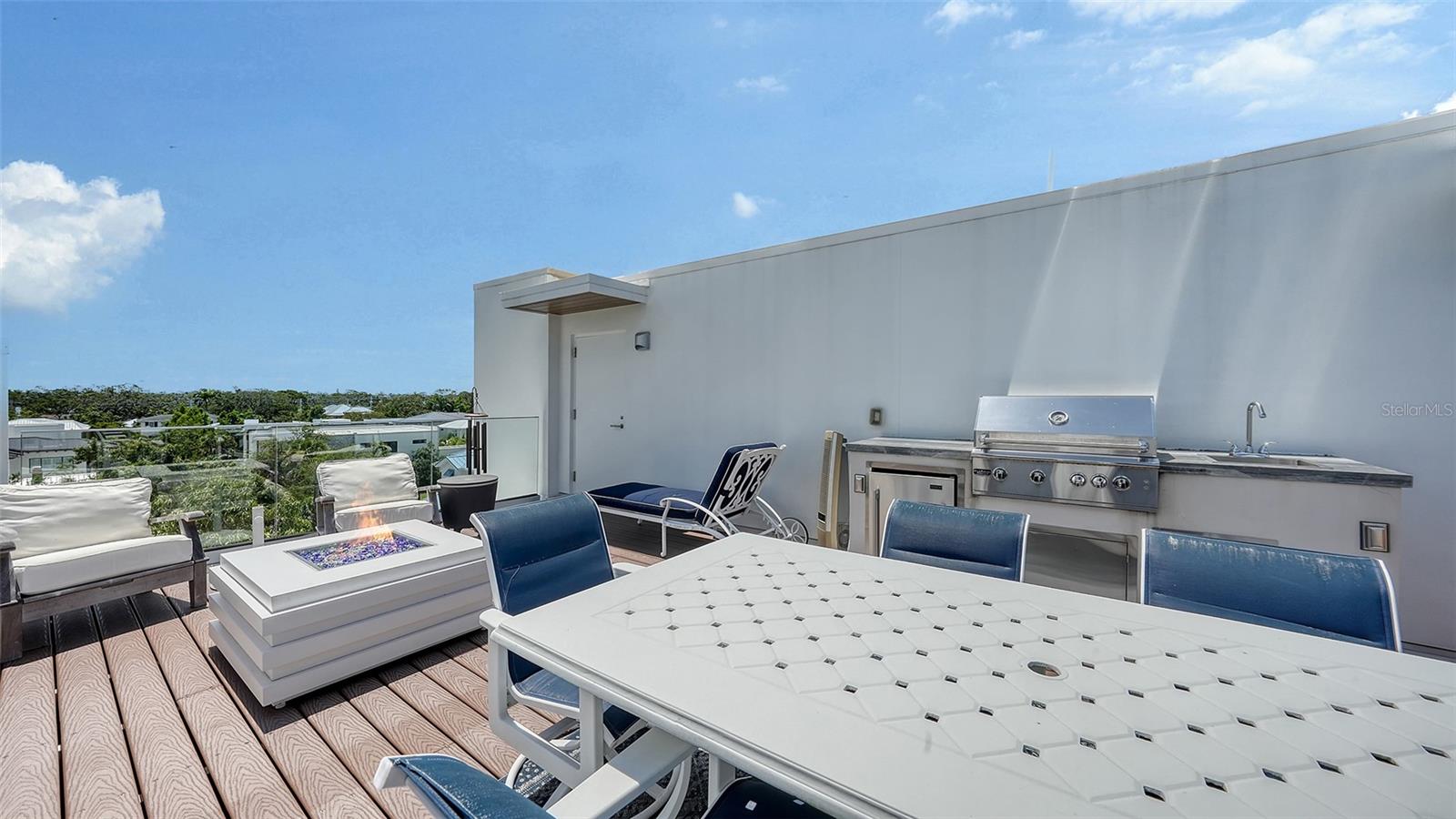 TOWNHOMES OF ORANGE CLUB - Residential