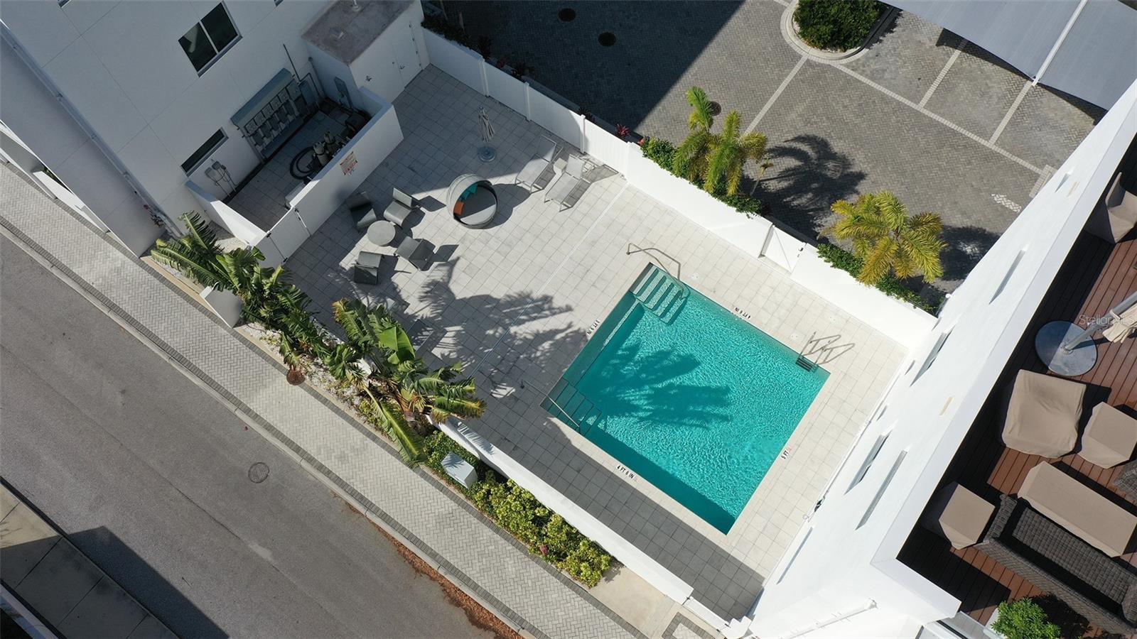 TOWNHOMES OF ORANGE CLUB - Residential